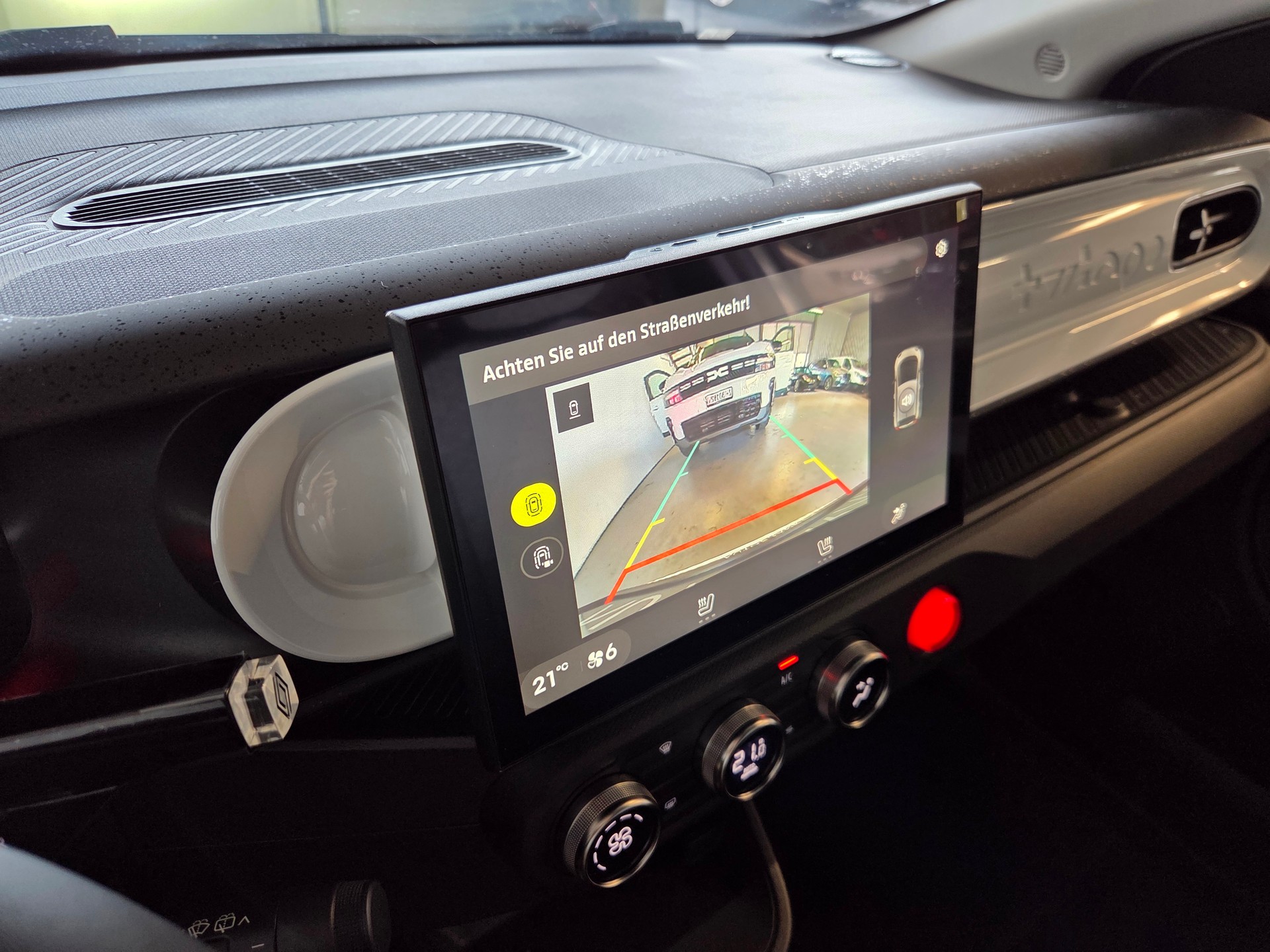 RENAULT Twingo E-Tech Urban Range techno-image-9