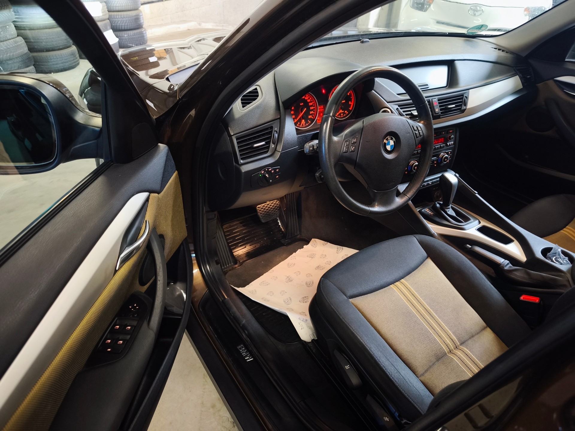 BMW X1 xDrive 20d Steptronic-image-12