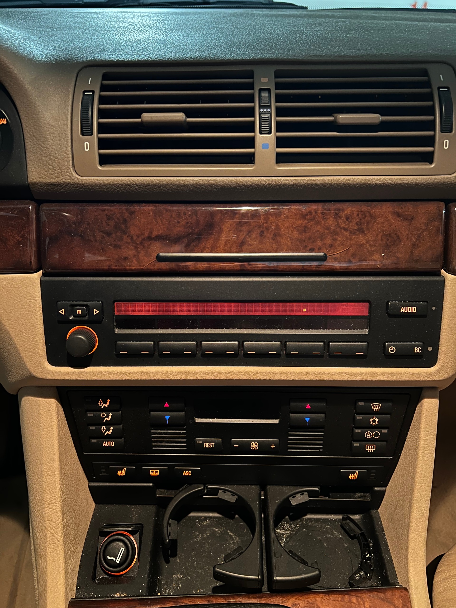 BMW 528i-image-9