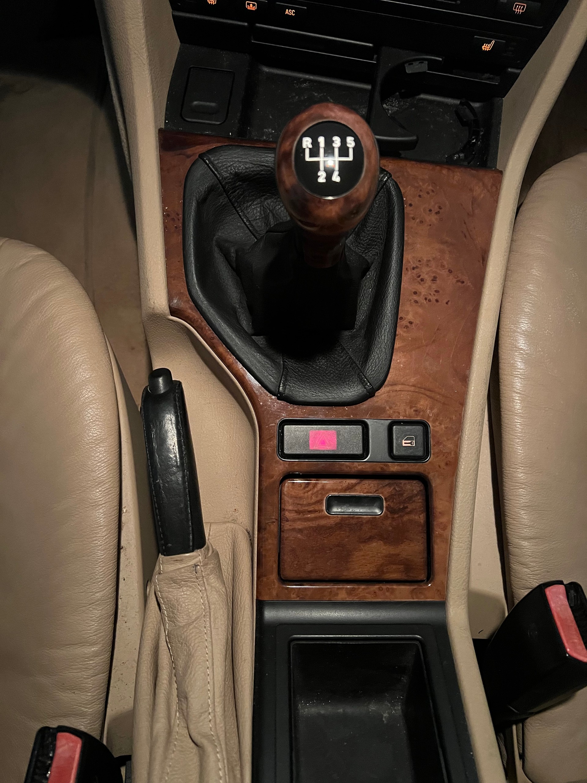 BMW 528i-image-12