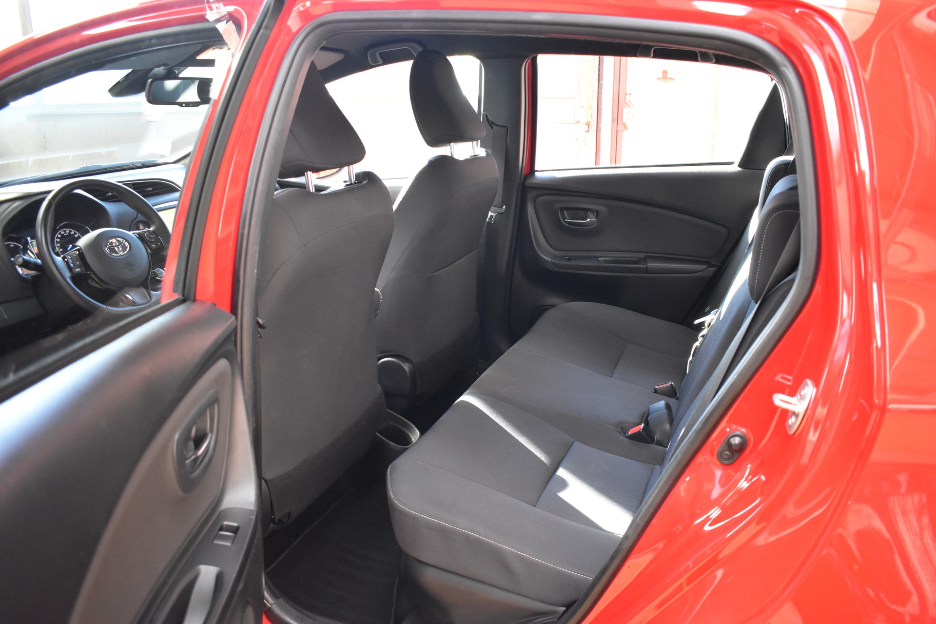 TOYOTA Yaris 1.5 VVT-i Hybrid Comfort e-CVT-image-6