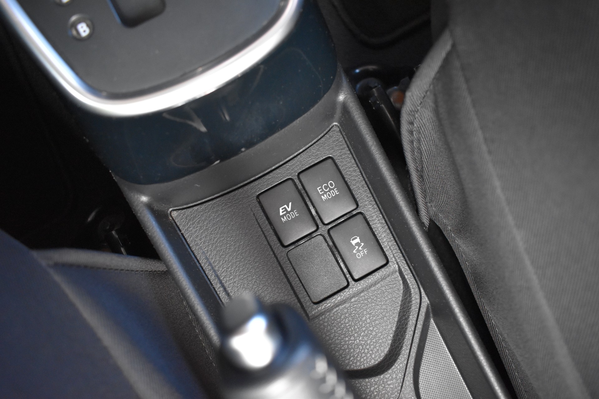 TOYOTA Yaris 1.5 VVT-i Hybrid Comfort e-CVT-image-17