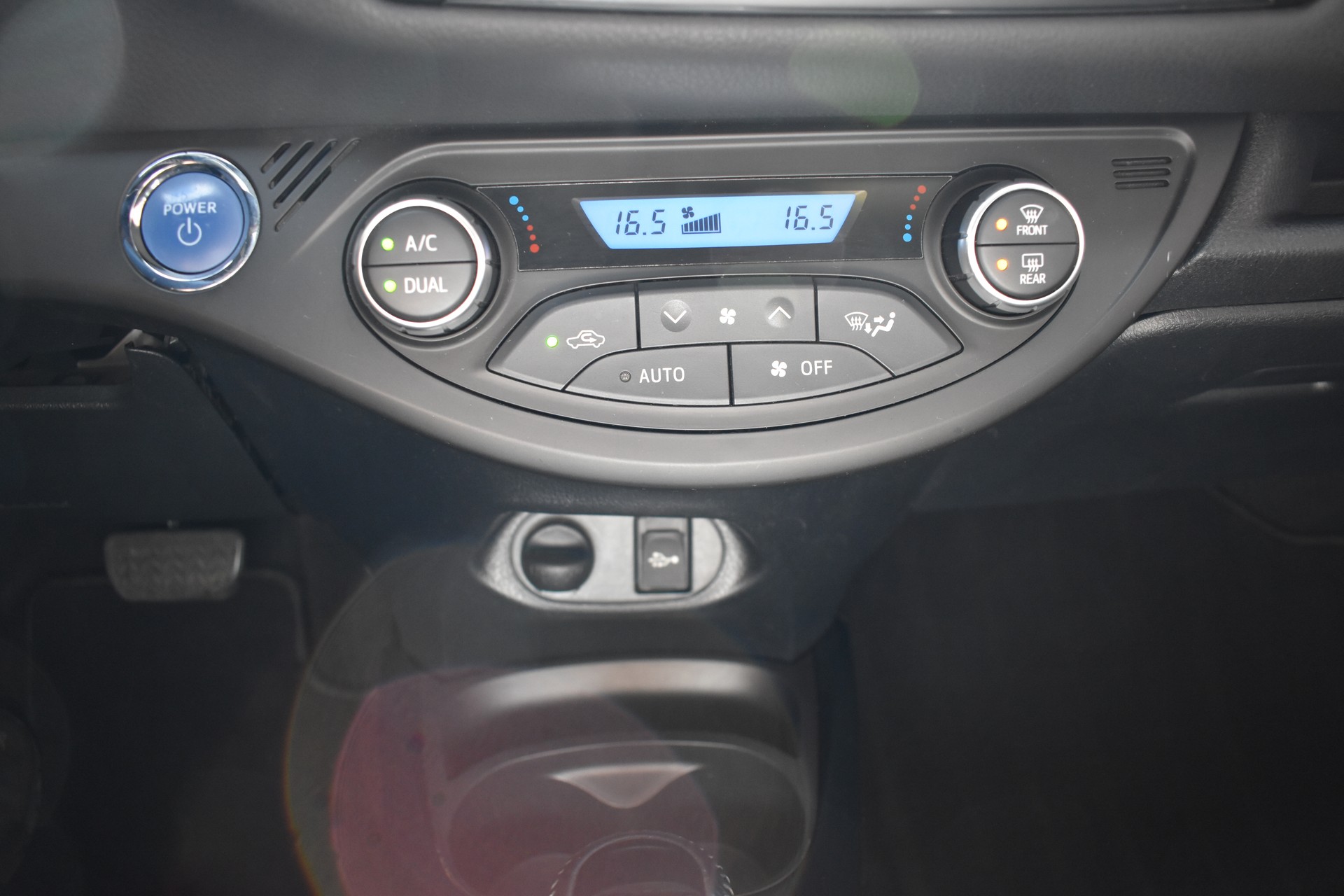 TOYOTA Yaris 1.5 VVT-i Hybrid Comfort e-CVT-image-15