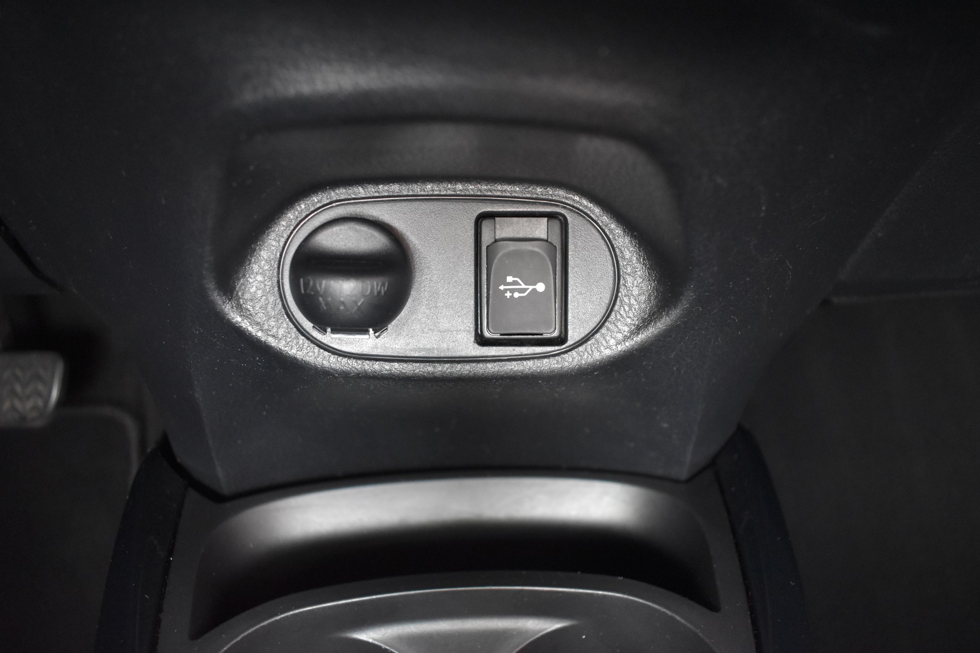 TOYOTA Yaris 1.5 VVT-i Hybrid Comfort e-CVT-image-16