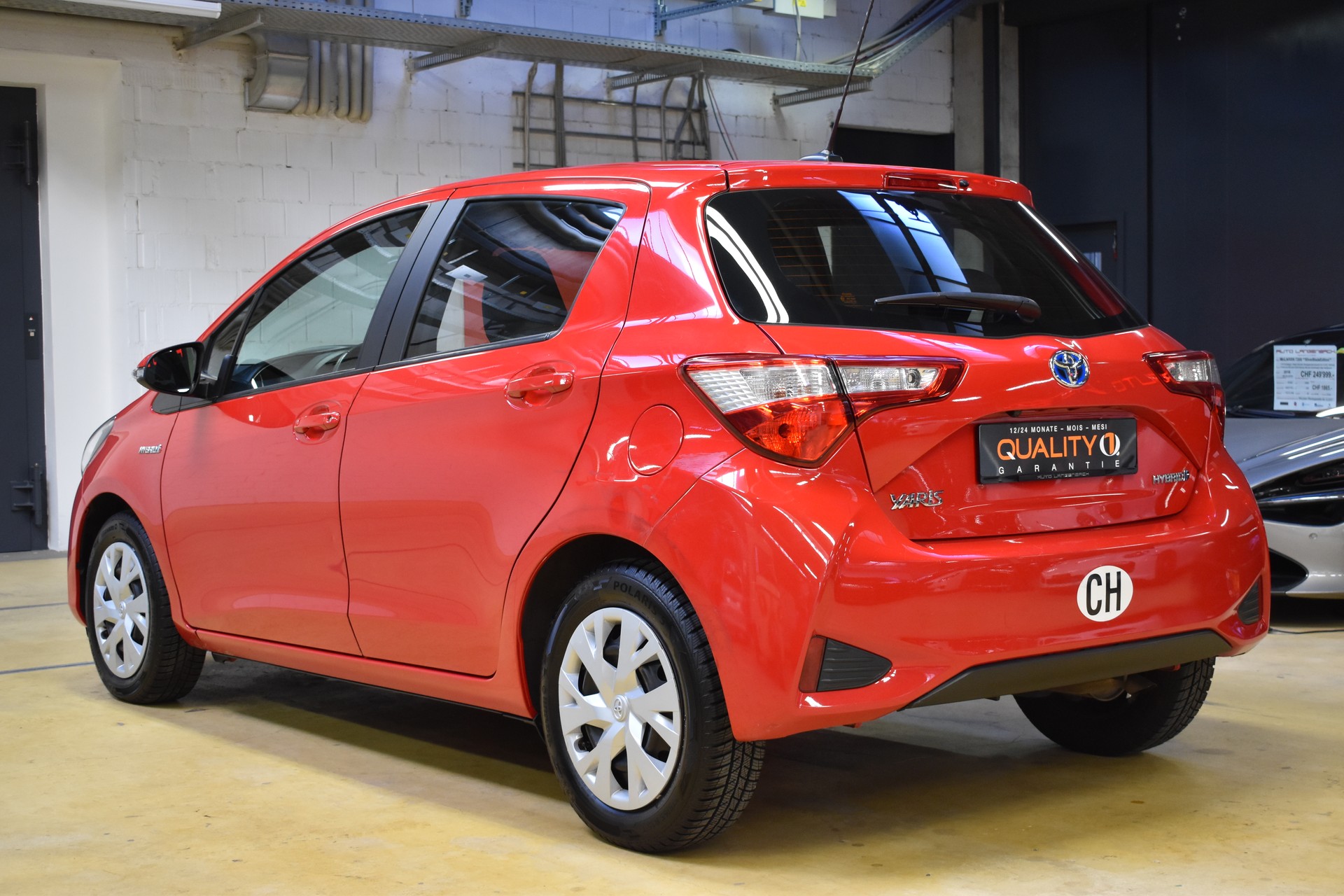TOYOTA Yaris 1.5 VVT-i Hybrid Comfort e-CVT-showroom-element-1