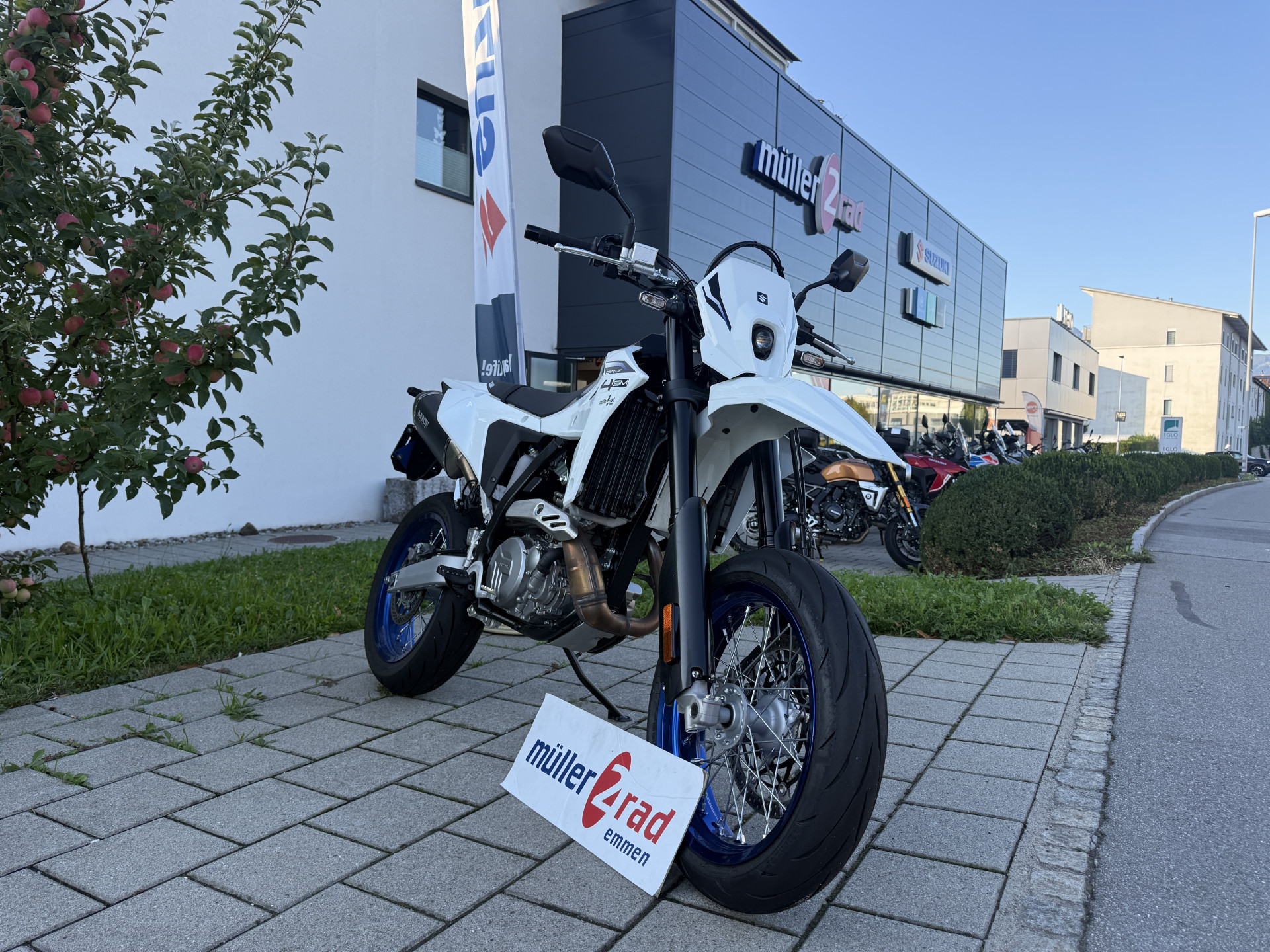 SUZUKI DR-Z4SM-image-0