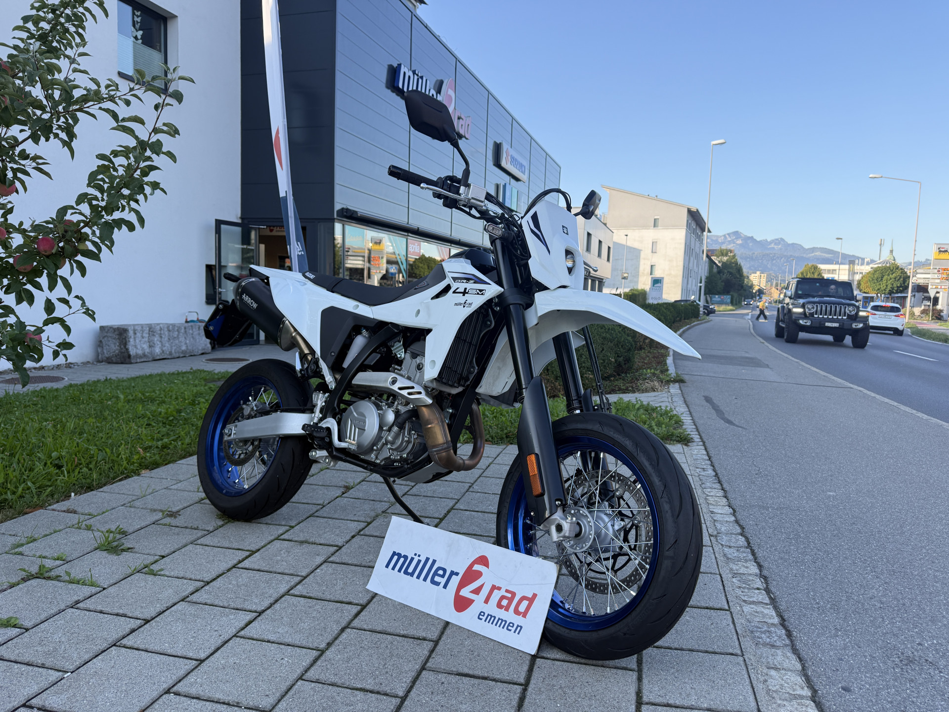 SUZUKI DR-Z4SM-image-1