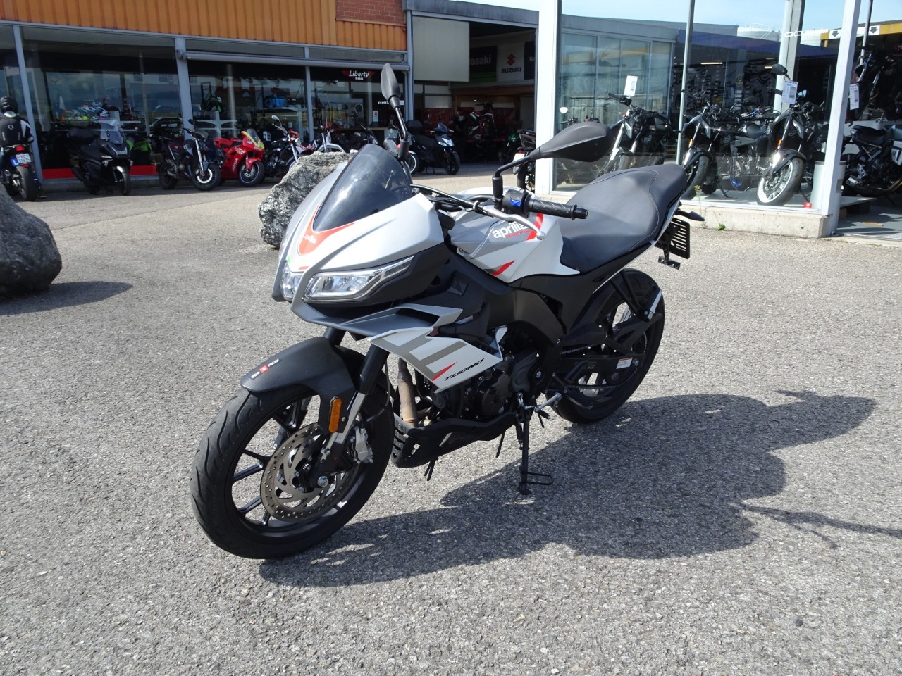 APRILIA Tuono 125-image-3