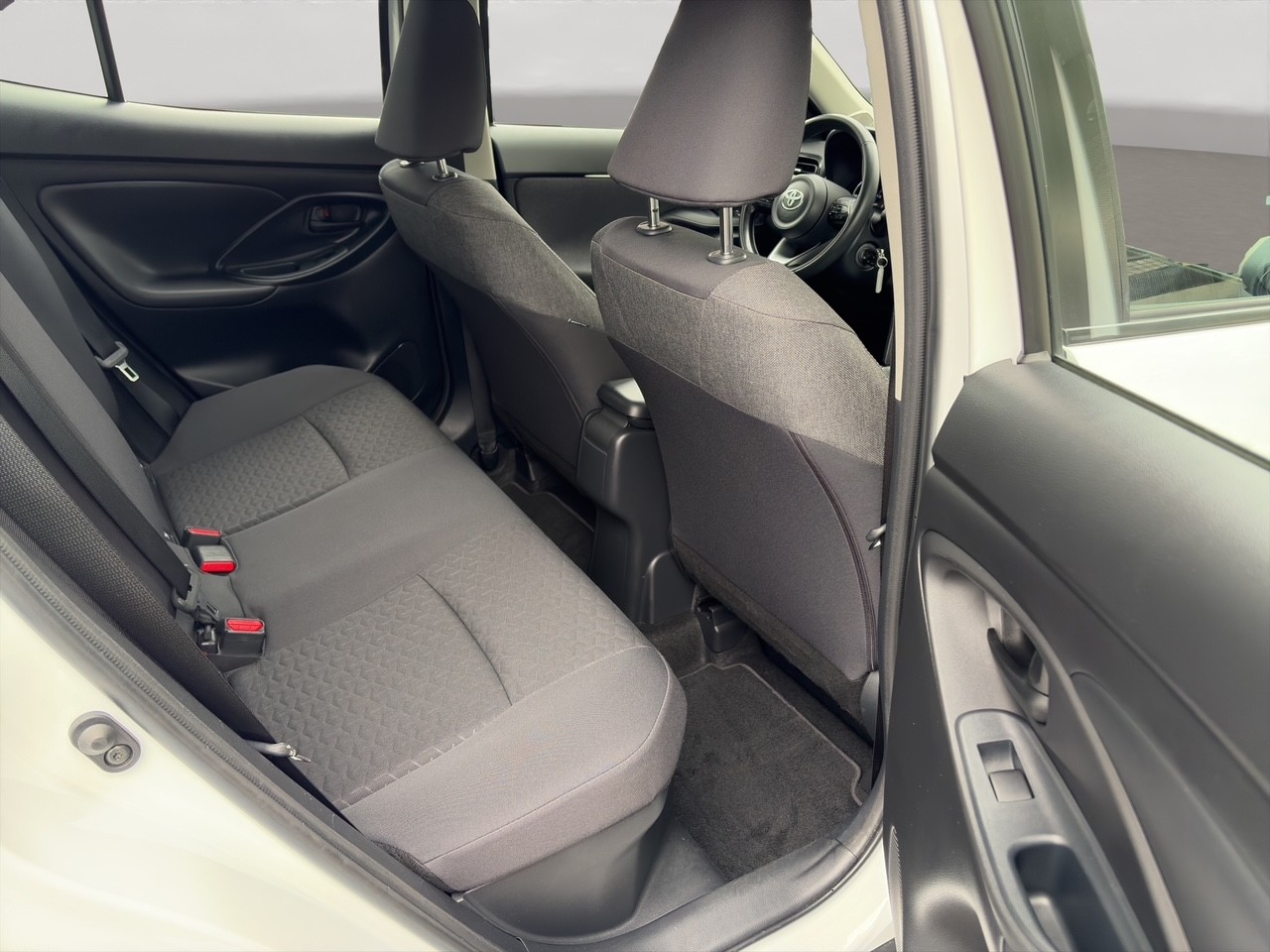 TOYOTA Yaris Cross 1.5 Comfort e-CVT Style-image-9
