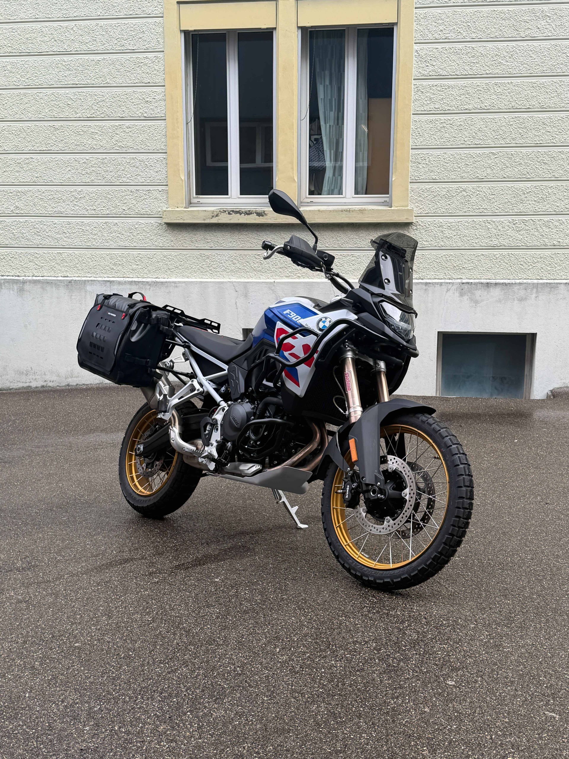BMW F 900 GS-image-0