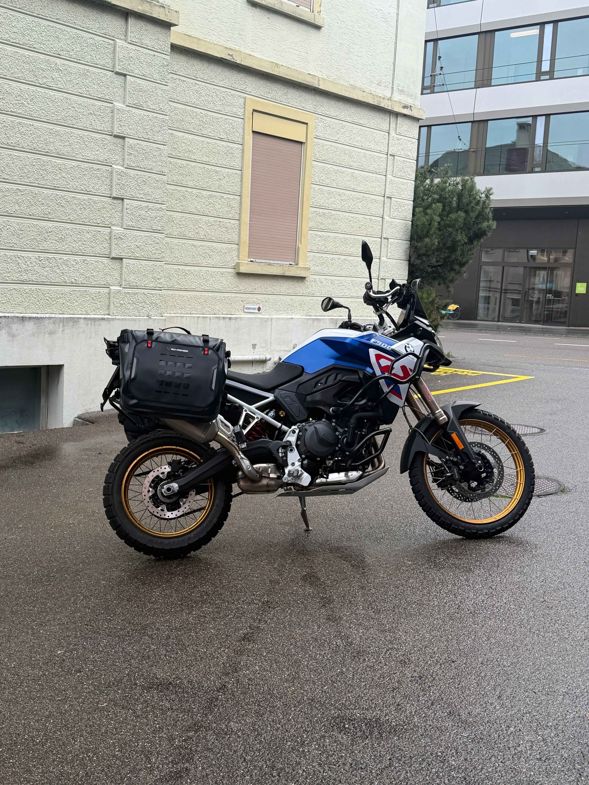 BMW F 900 GS-image-2