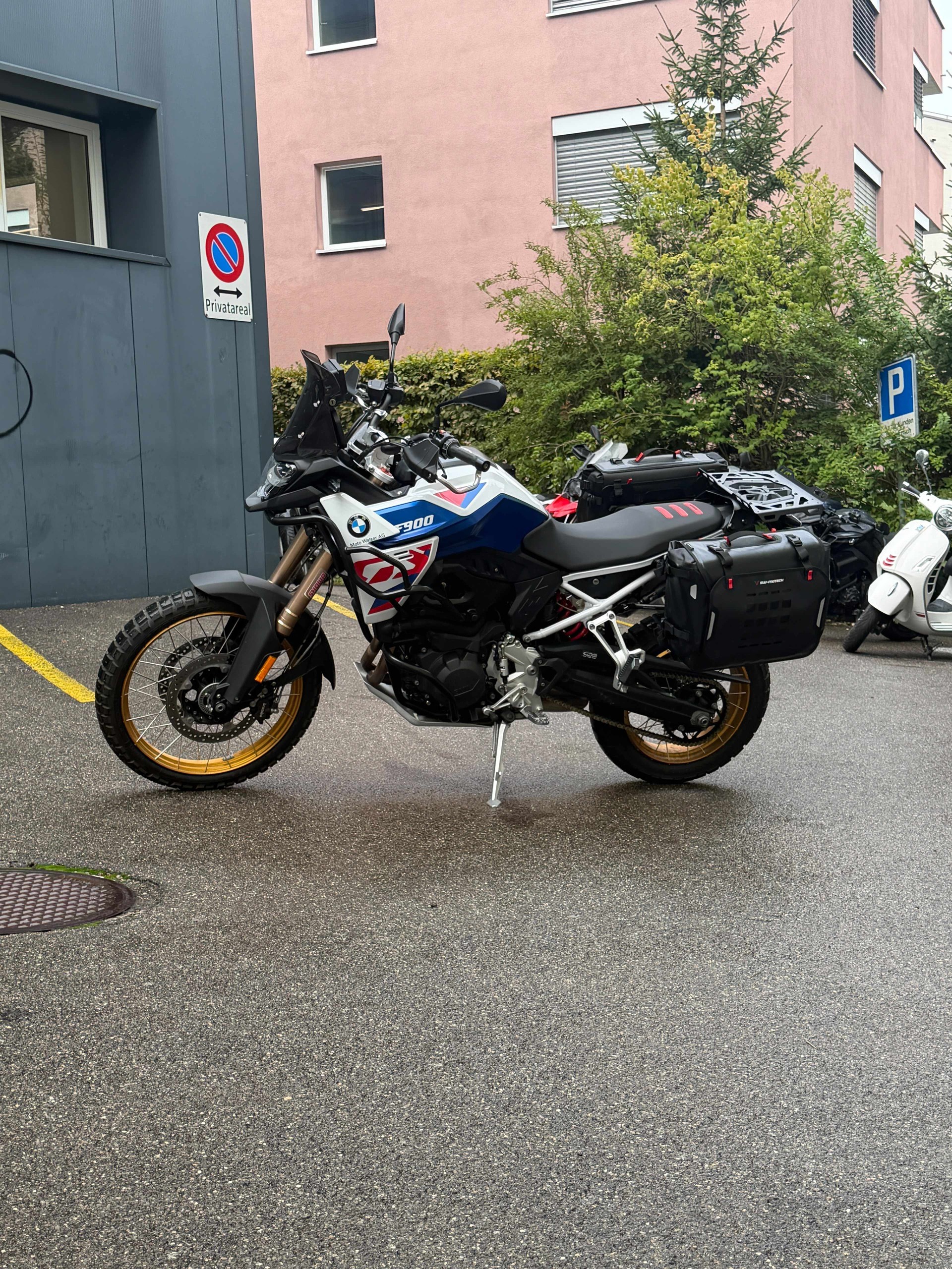 BMW F 900 GS-image-5