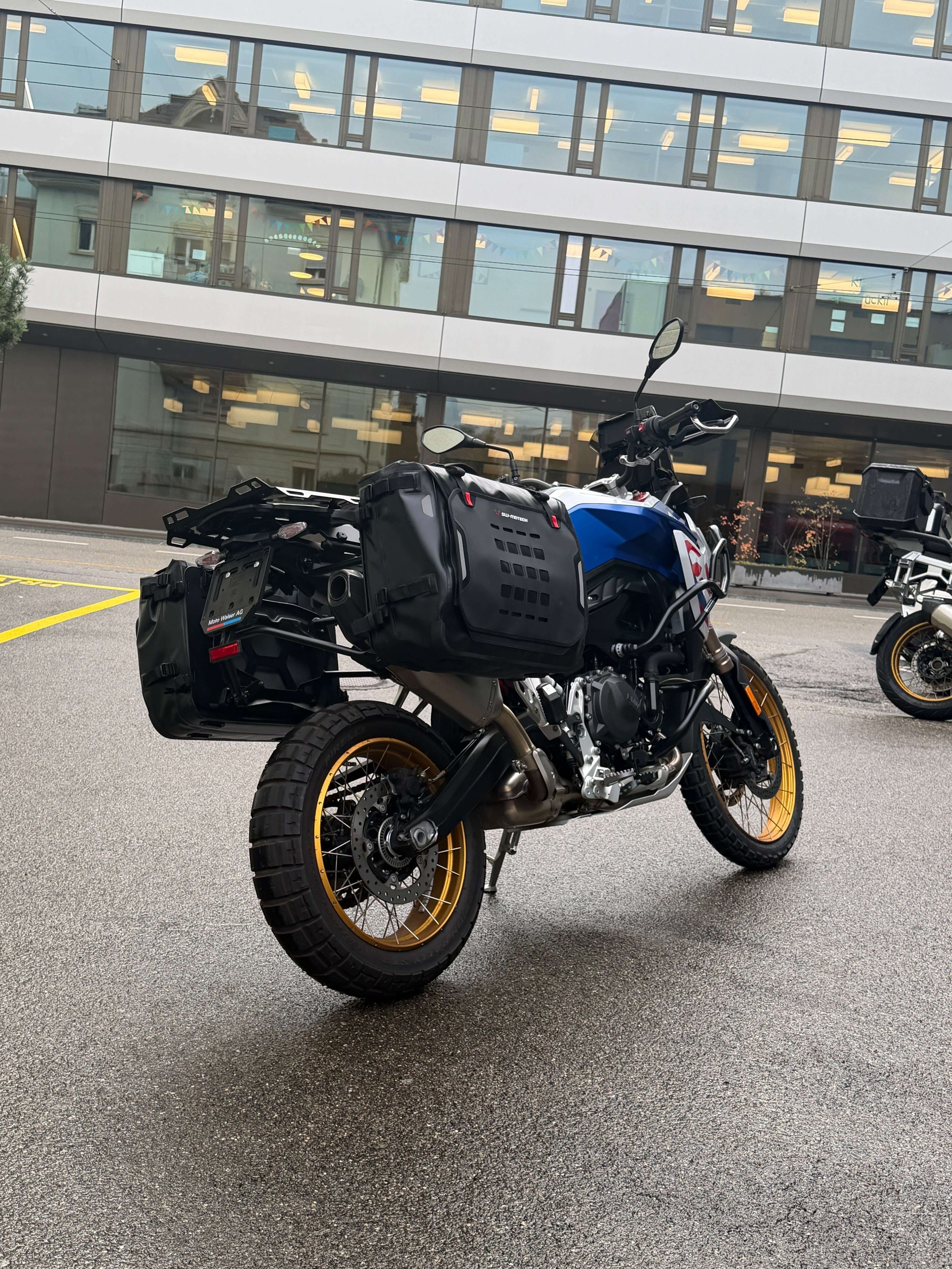 BMW F 900 GS-image-1