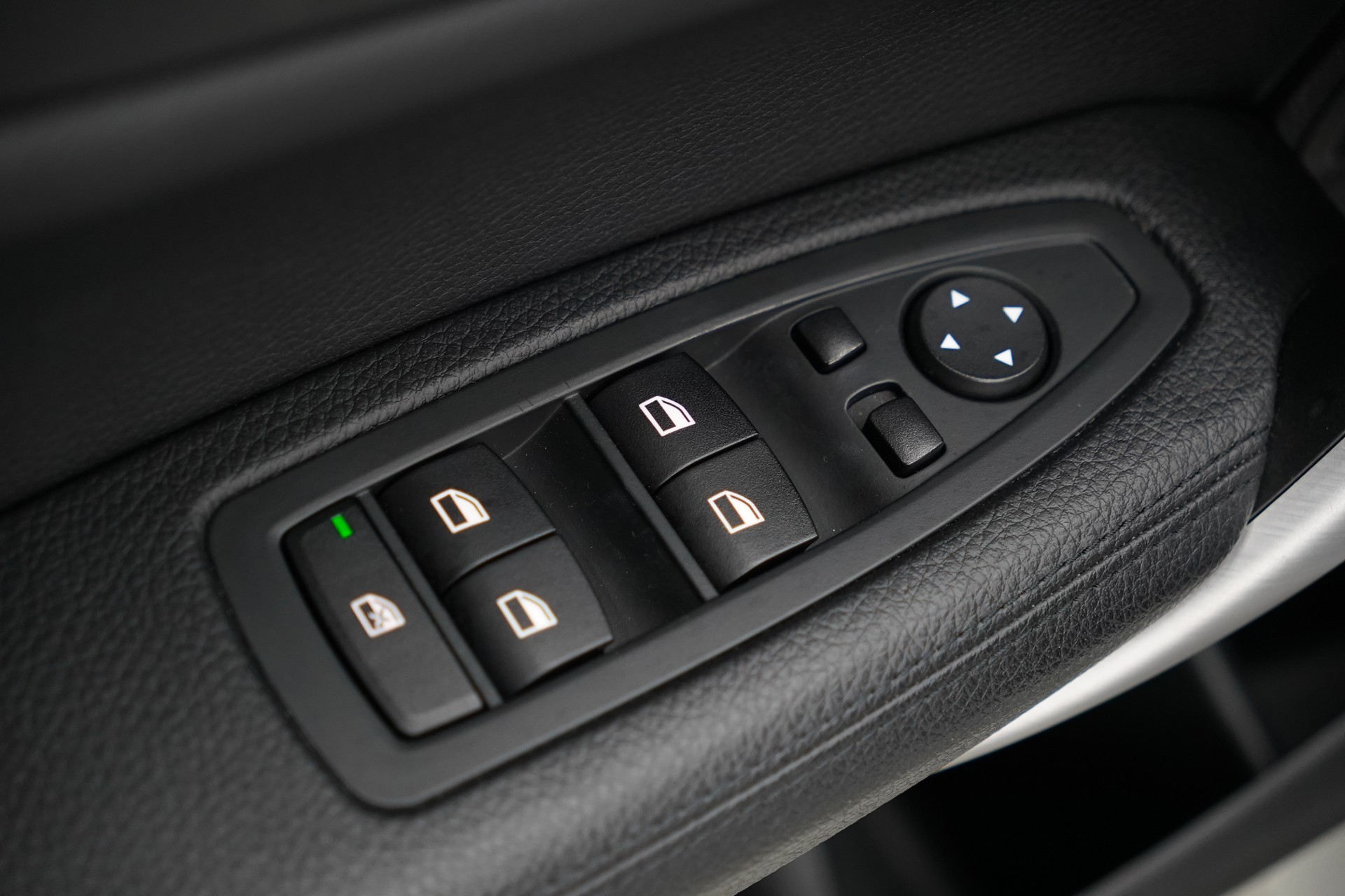 BMW M135i xDrive Steptronic-image-25