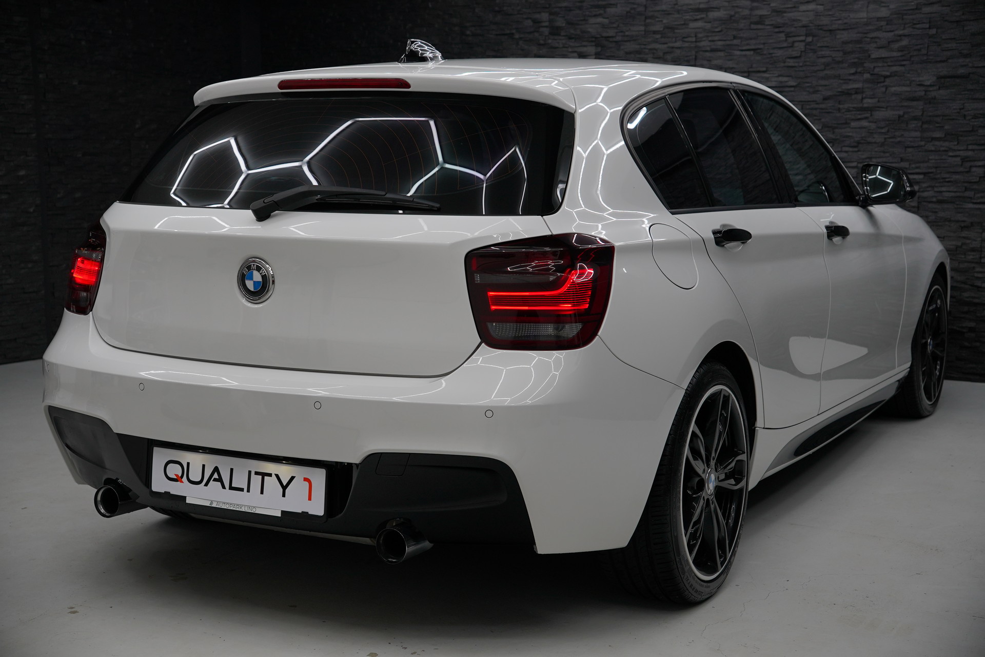 BMW M135i xDrive Steptronic-image-5