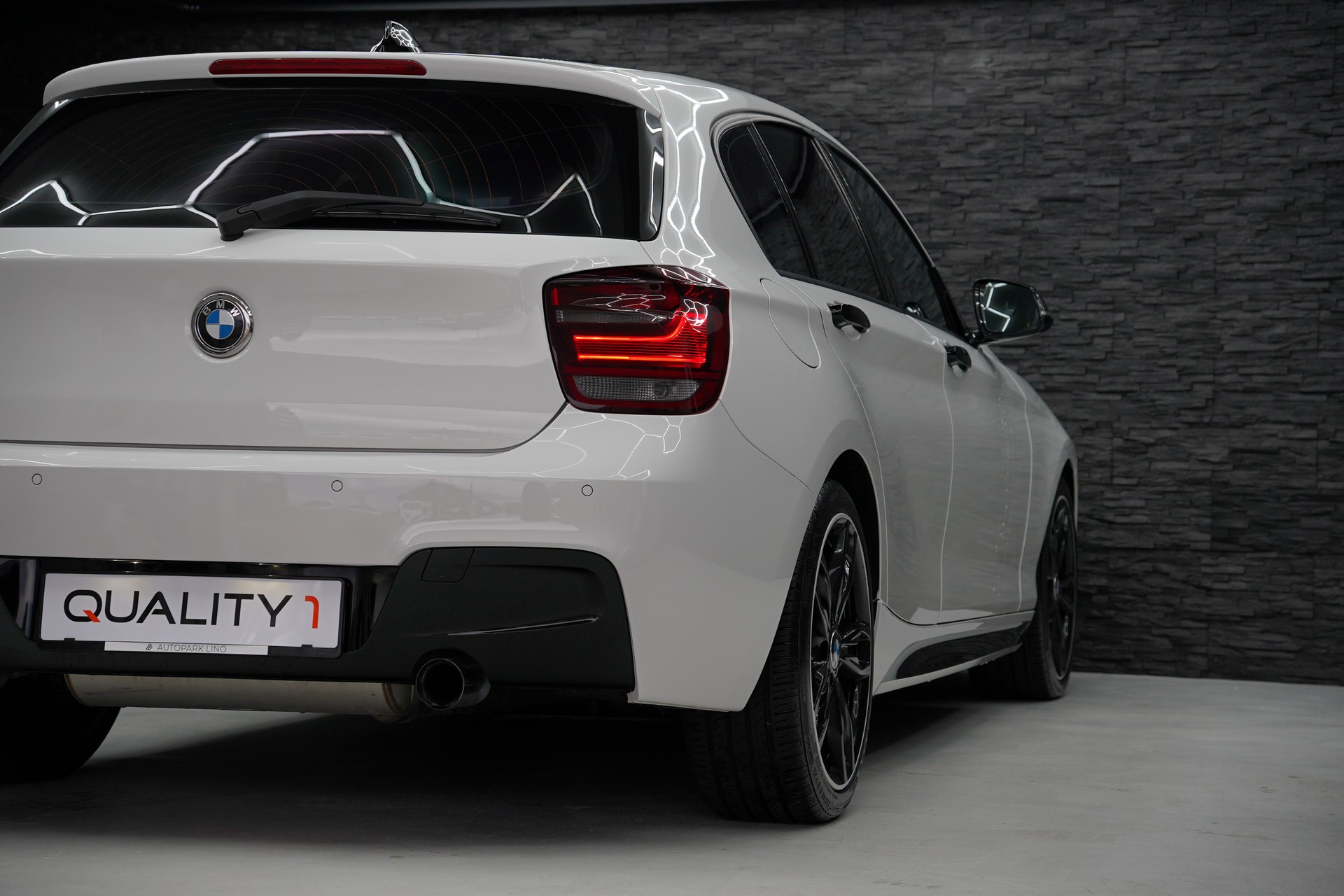 BMW M135i xDrive Steptronic-image-9