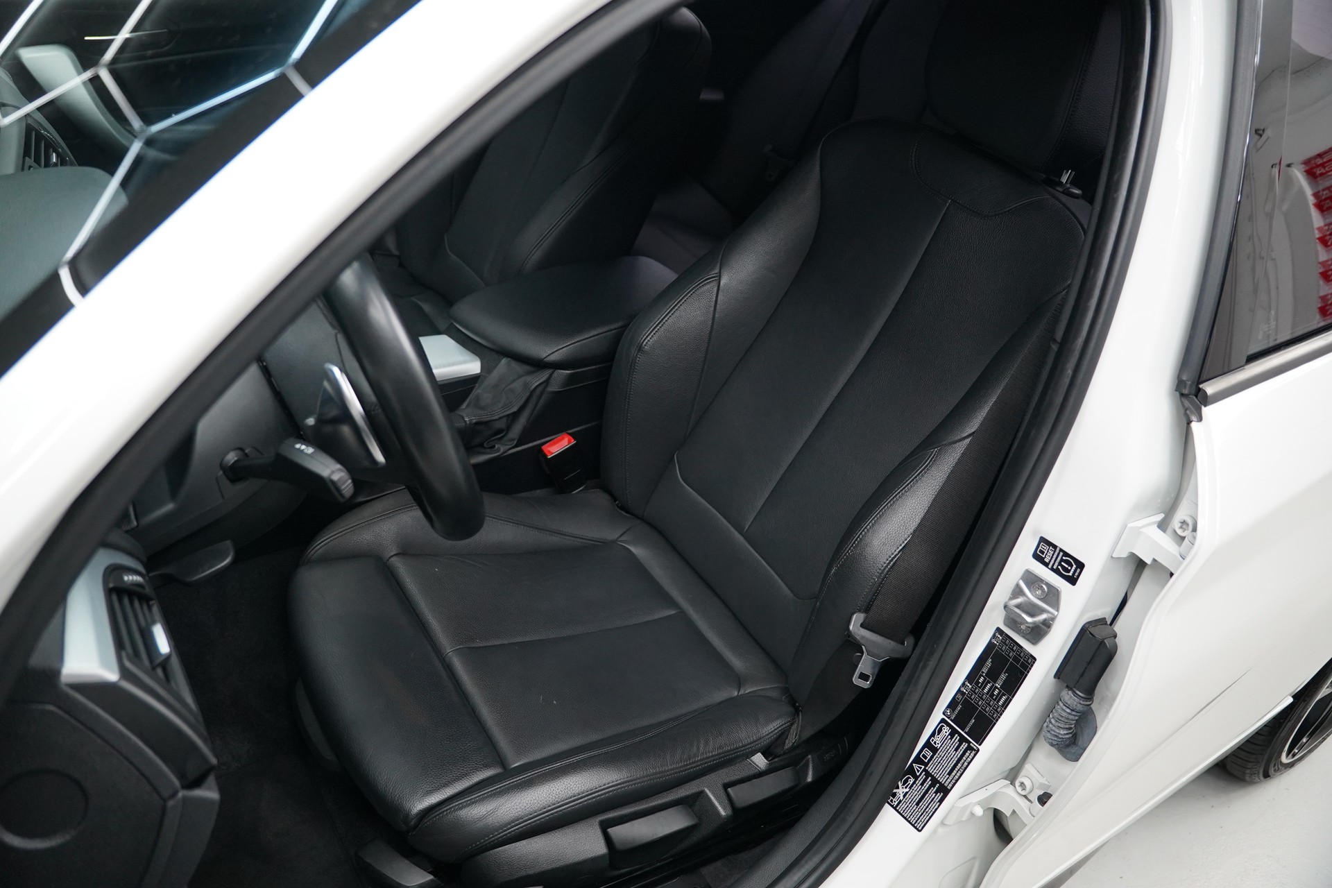 BMW M135i xDrive Steptronic-image-16