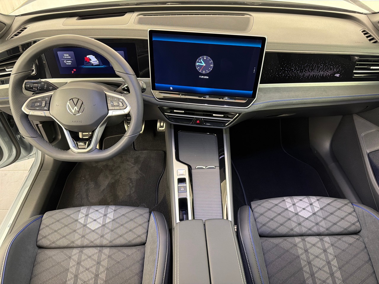 VW Passat 1.5TSI PHEV R-Line-image-7