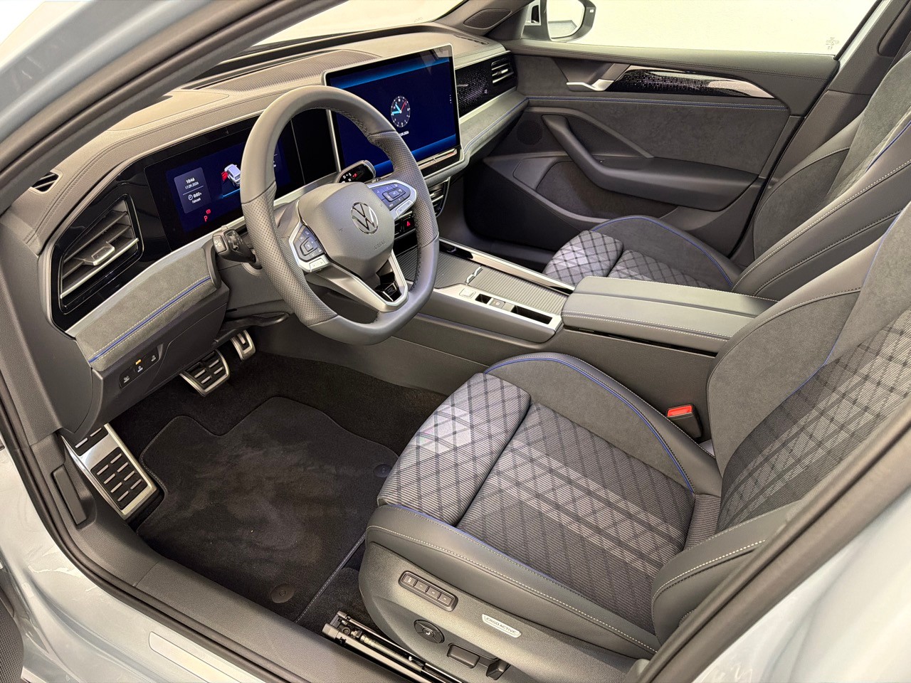 VW Passat 1.5TSI PHEV R-Line-image-4