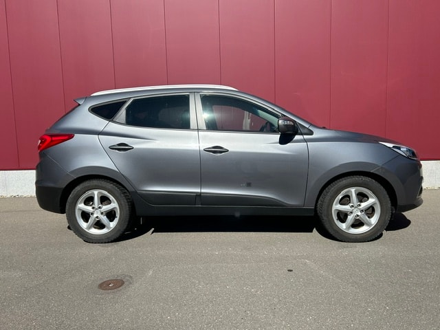 HYUNDAI ix 35 2.0 CRDi - Premium 136 PS - 4WD-image-2