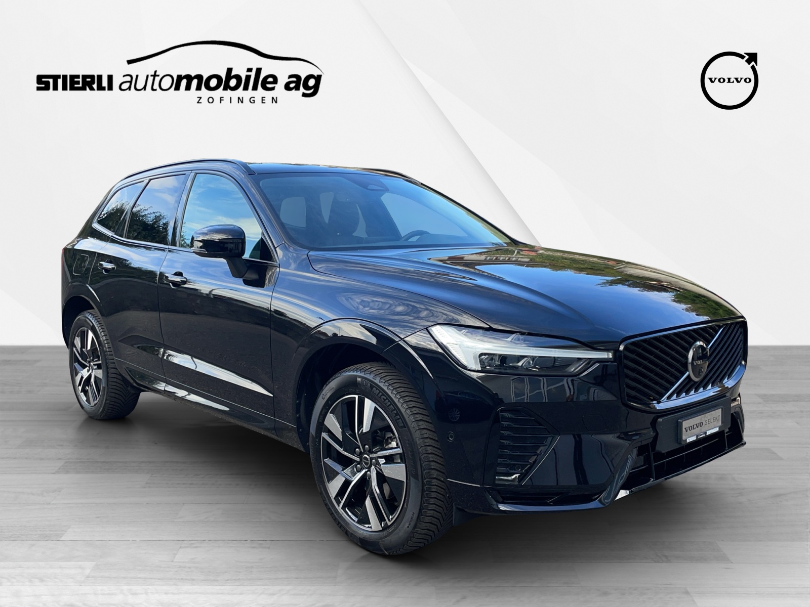 VOLVO XC60 2.0 B5 MH Plus Dark AWD-showroom-element-2