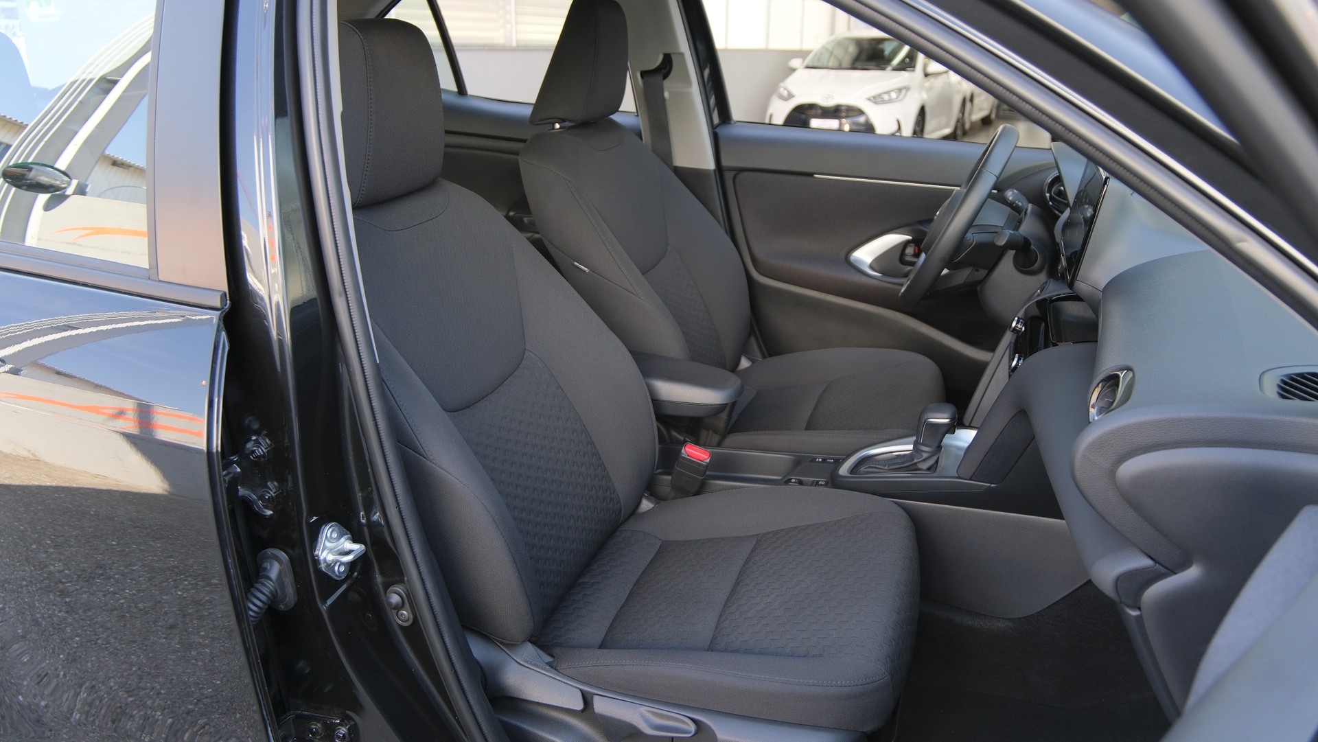 TOYOTA Yaris Cross 1.5 Trend e-CVT-image-10