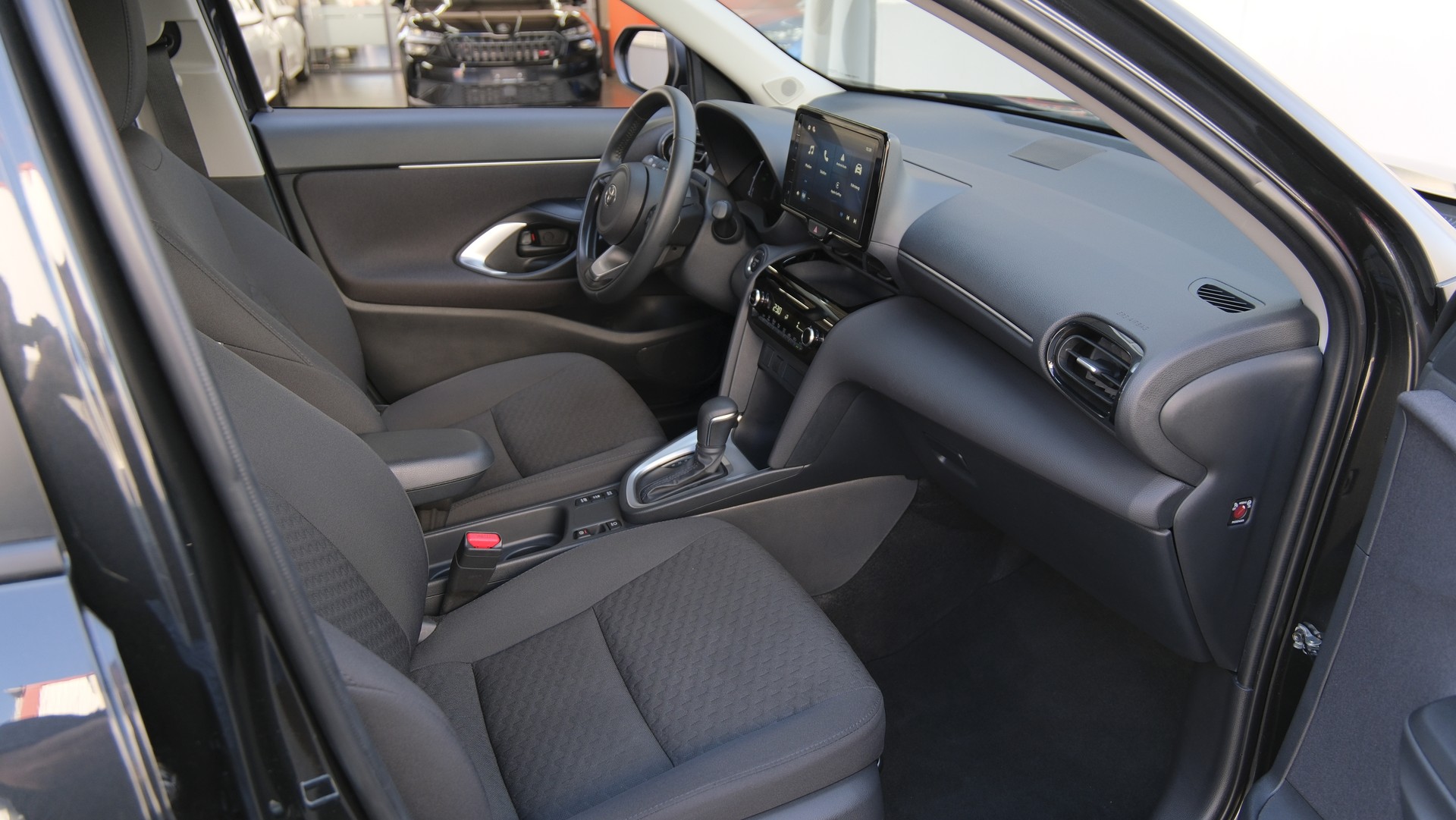 TOYOTA Yaris Cross 1.5 Trend e-CVT-image-9
