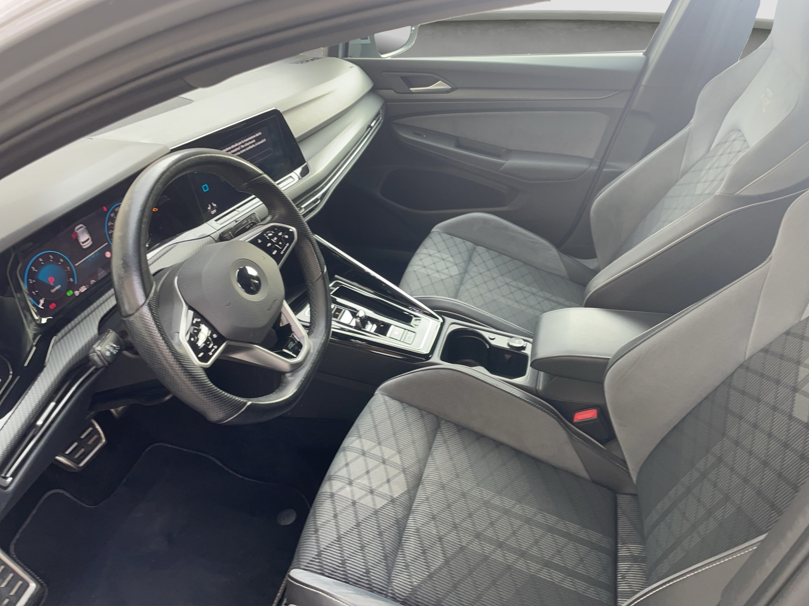 VW Golf 1.5 eTSI mHEV ACT R-Line DSG-image-7