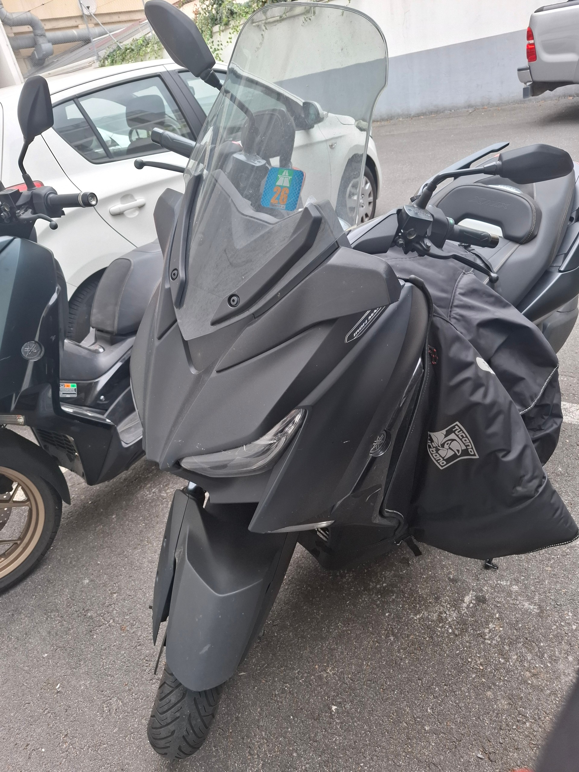 YAMAHA X-Max 300 Iron Max ABS-image-4
