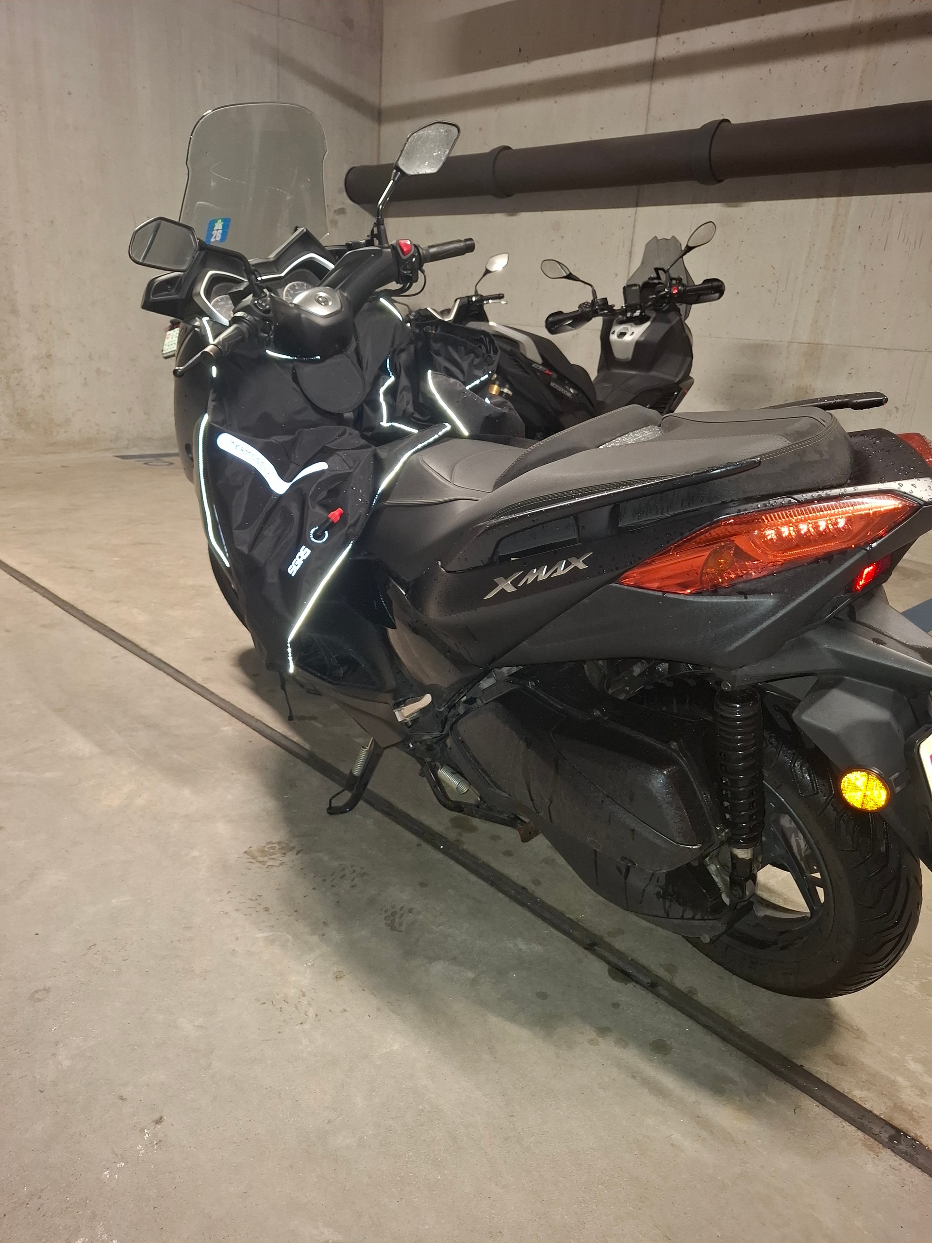 YAMAHA X-Max 300 Iron Max ABS-image-2