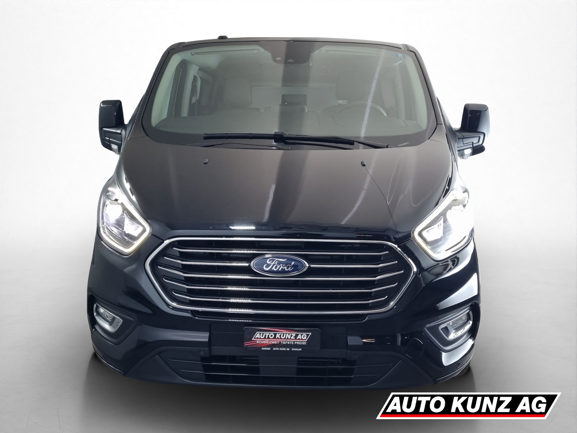 FORD Tourneo Custom 320 L2 2.0 TDCi 185 Titanium-showroom-element-1