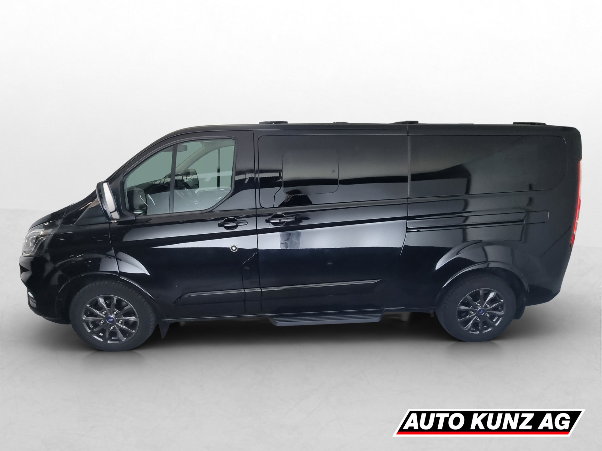 FORD Tourneo Custom 320 L2 2.0 TDCi 185 Titanium-showroom-element-2