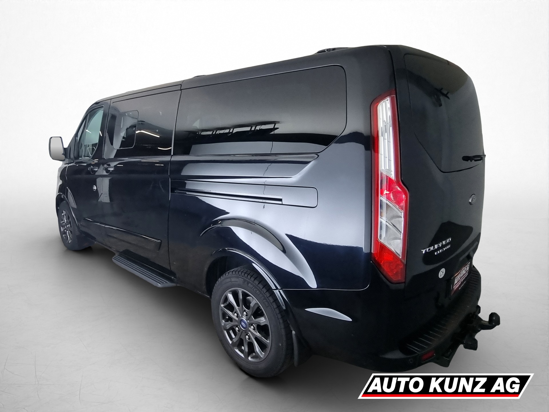 FORD Tourneo Custom 320 L2 2.0 TDCi 185 Titanium-showroom-element-3
