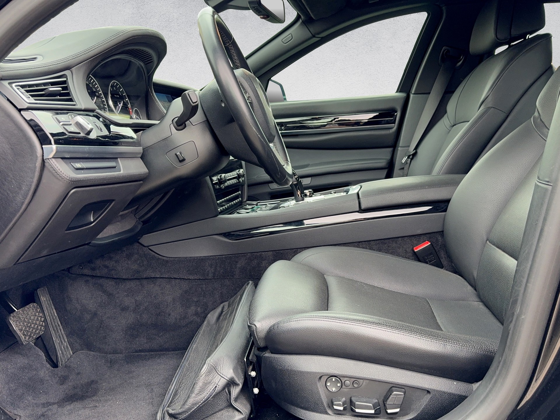 BMW 760i (B7 Panzerung) Sonderschutzfahrzeug-image-7