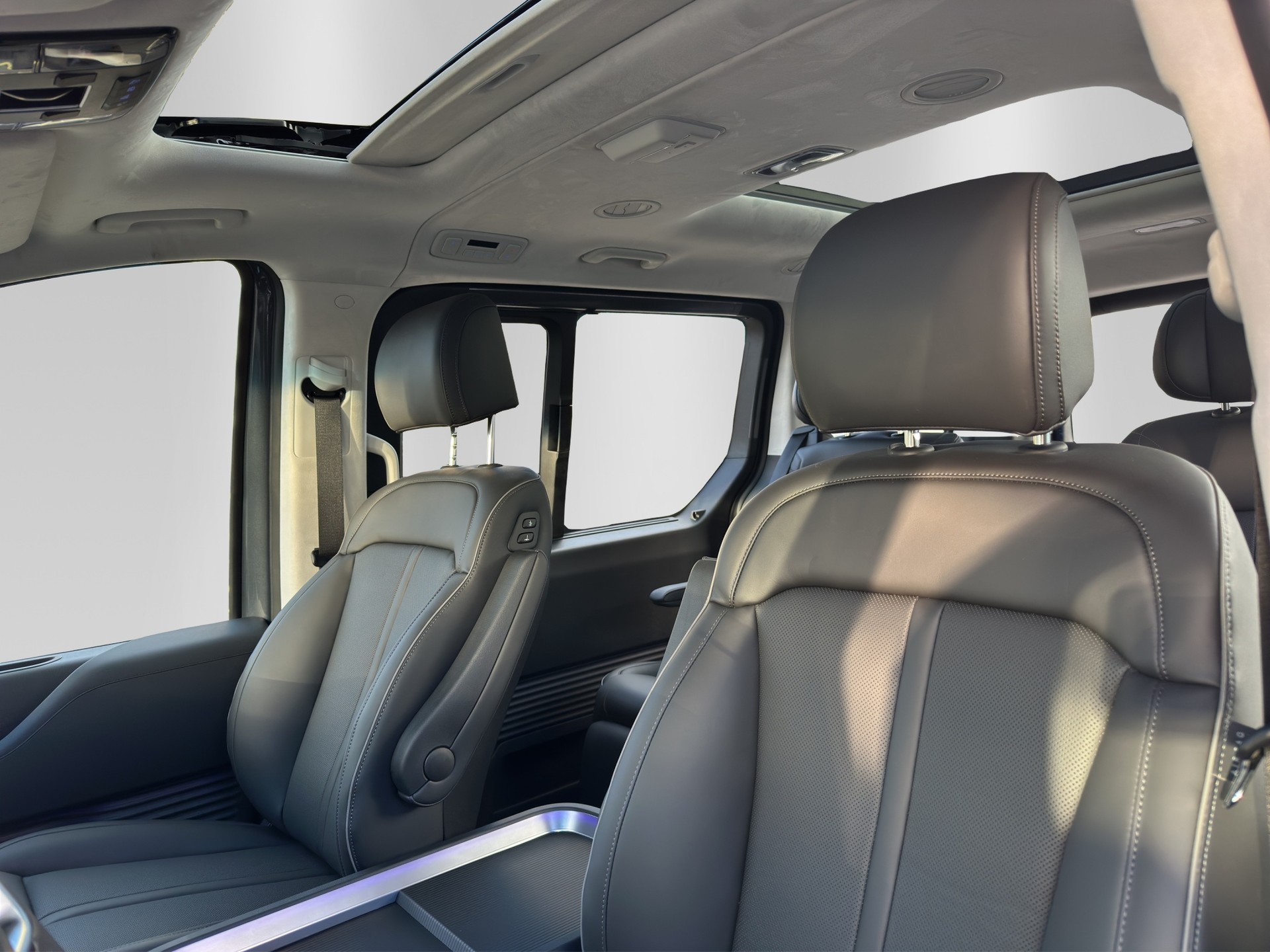 HYUNDAI Staria Pr. 1.6 HEV Amplia-image-12