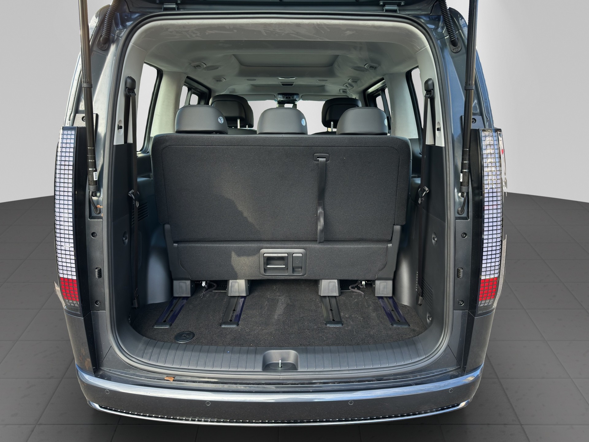 HYUNDAI Staria Pr. 1.6 HEV Amplia-image-8