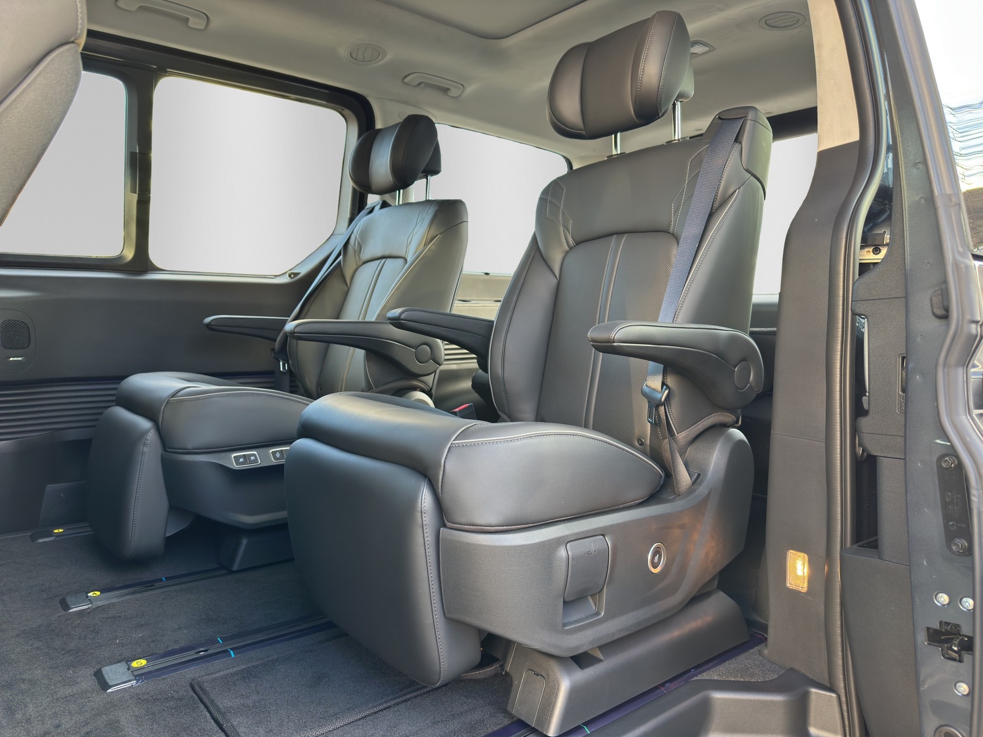 HYUNDAI Staria Pr. 1.6 HEV Amplia-image-10