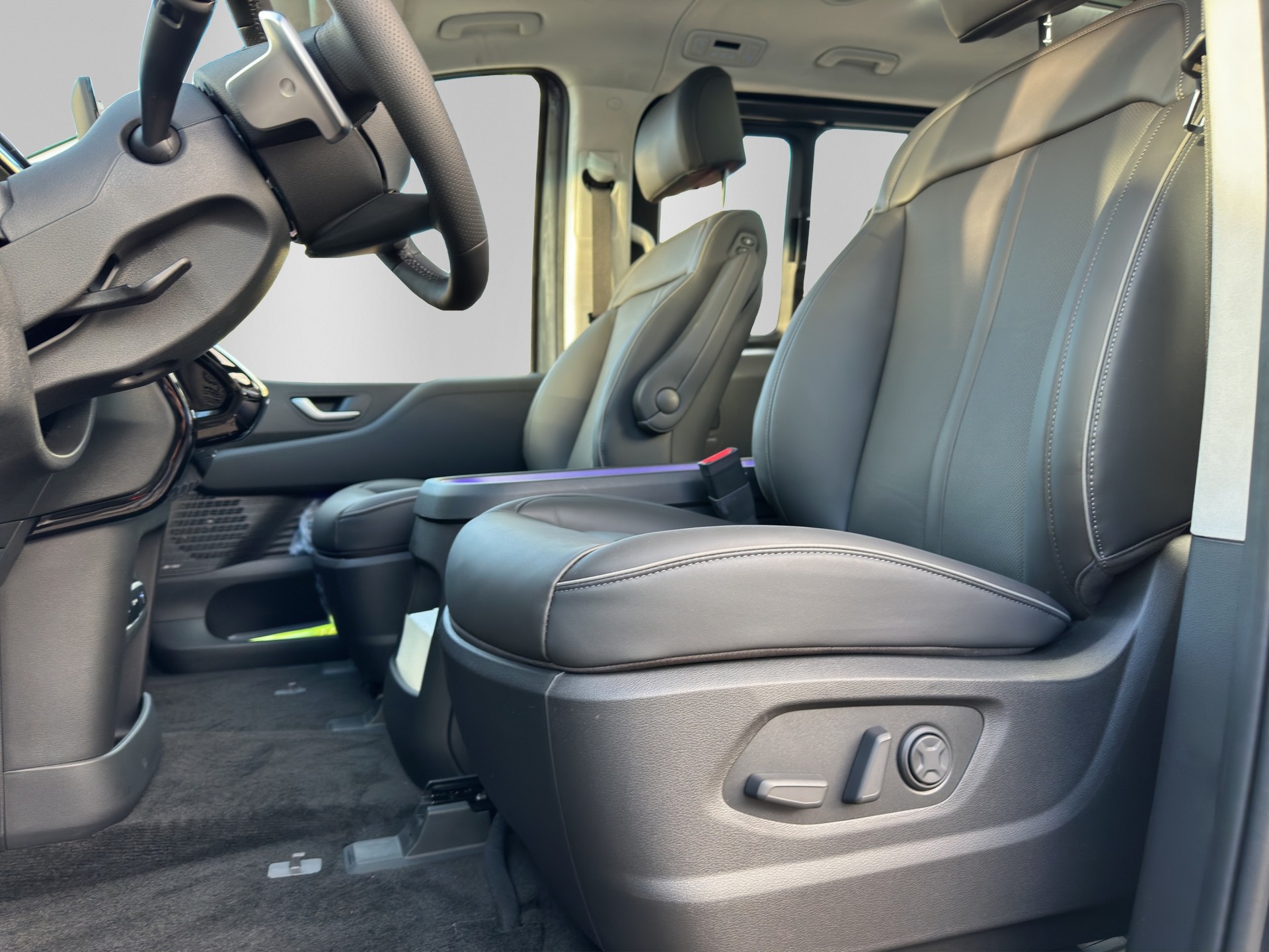 HYUNDAI Staria Pr. 1.6 HEV Amplia-image-11