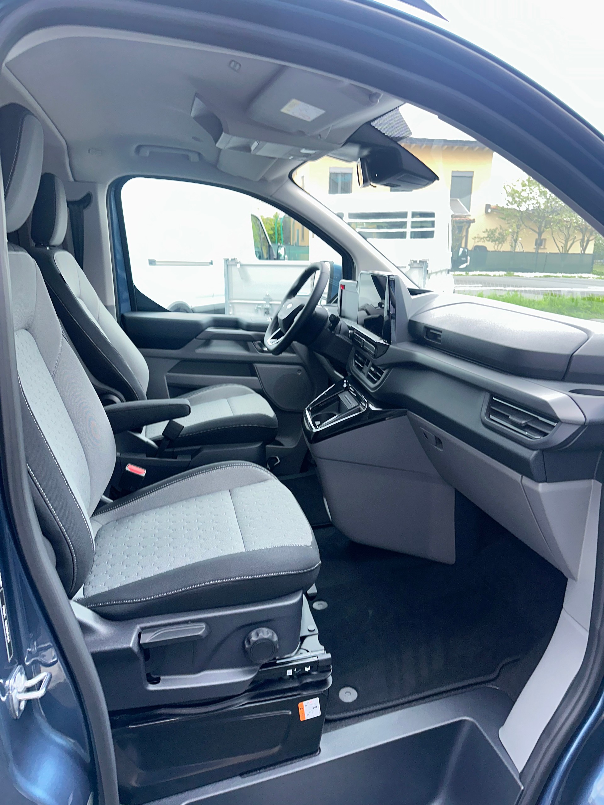 FORD Transit C Nugget 320 L1 2.0 Ec Titanium/170CV/Aut.-image-12