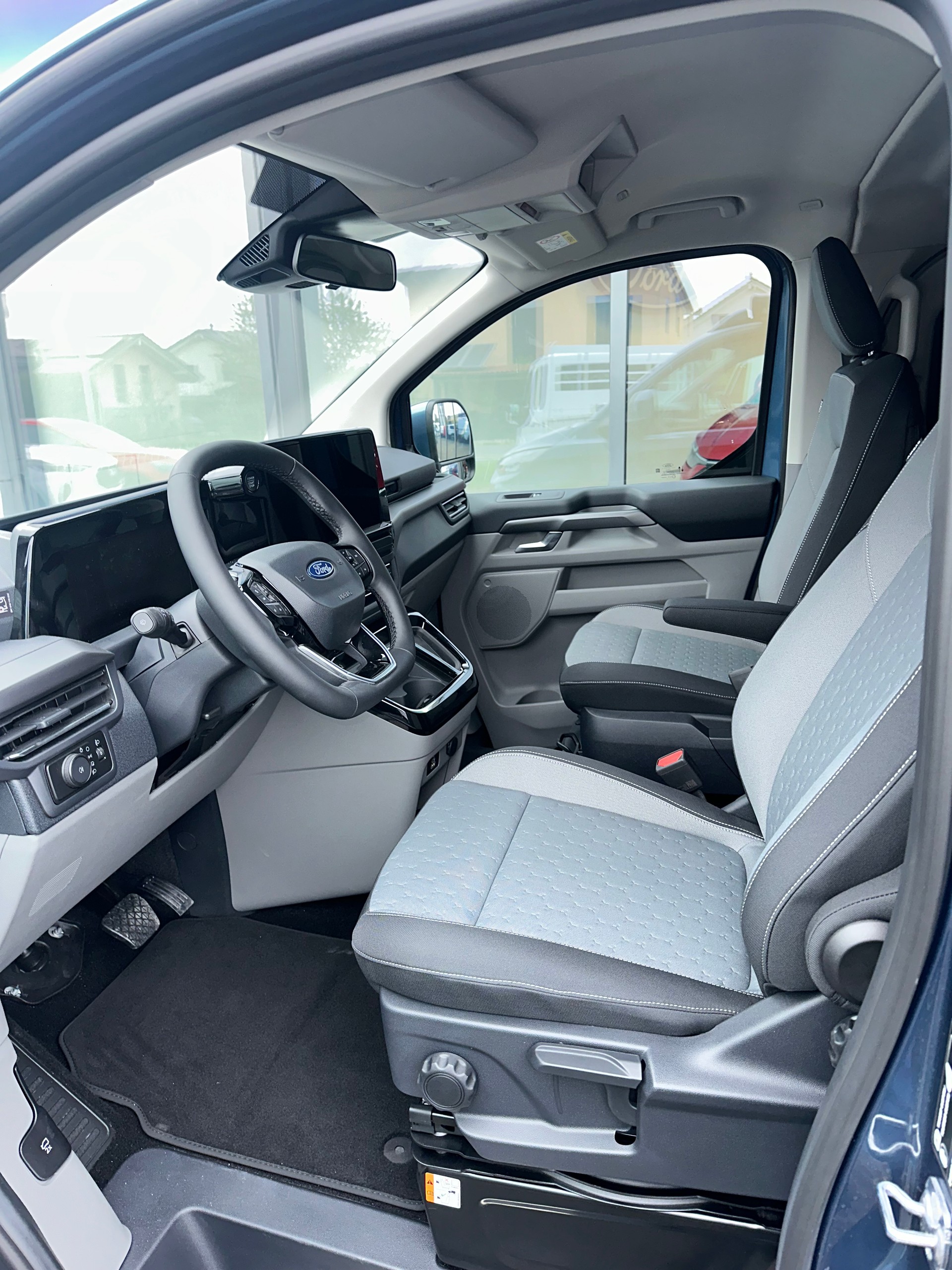 FORD Transit C Nugget 320 L1 2.0 Ec Titanium/170CV/Aut.-image-10