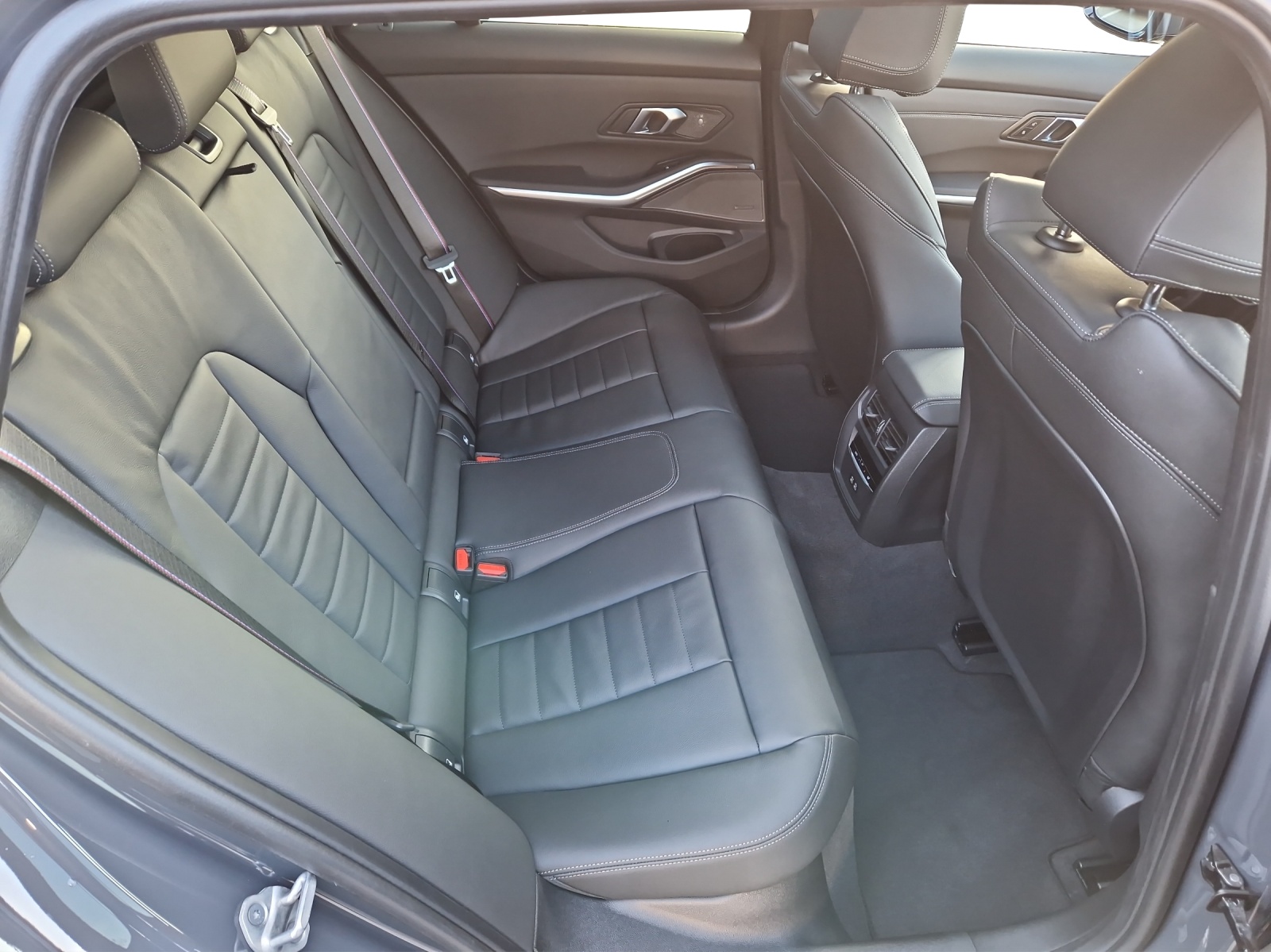 BMW 330d xDrive 48V Touring Steptronic M Sport Pro-image-17