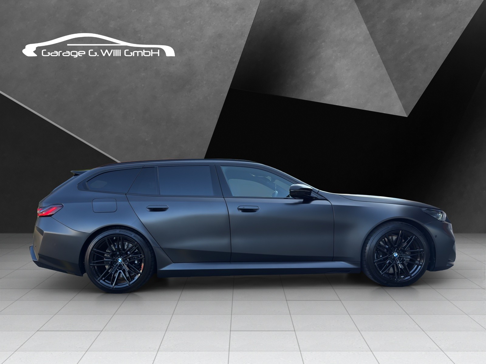 BMW M5 xDrive Touring-image-4