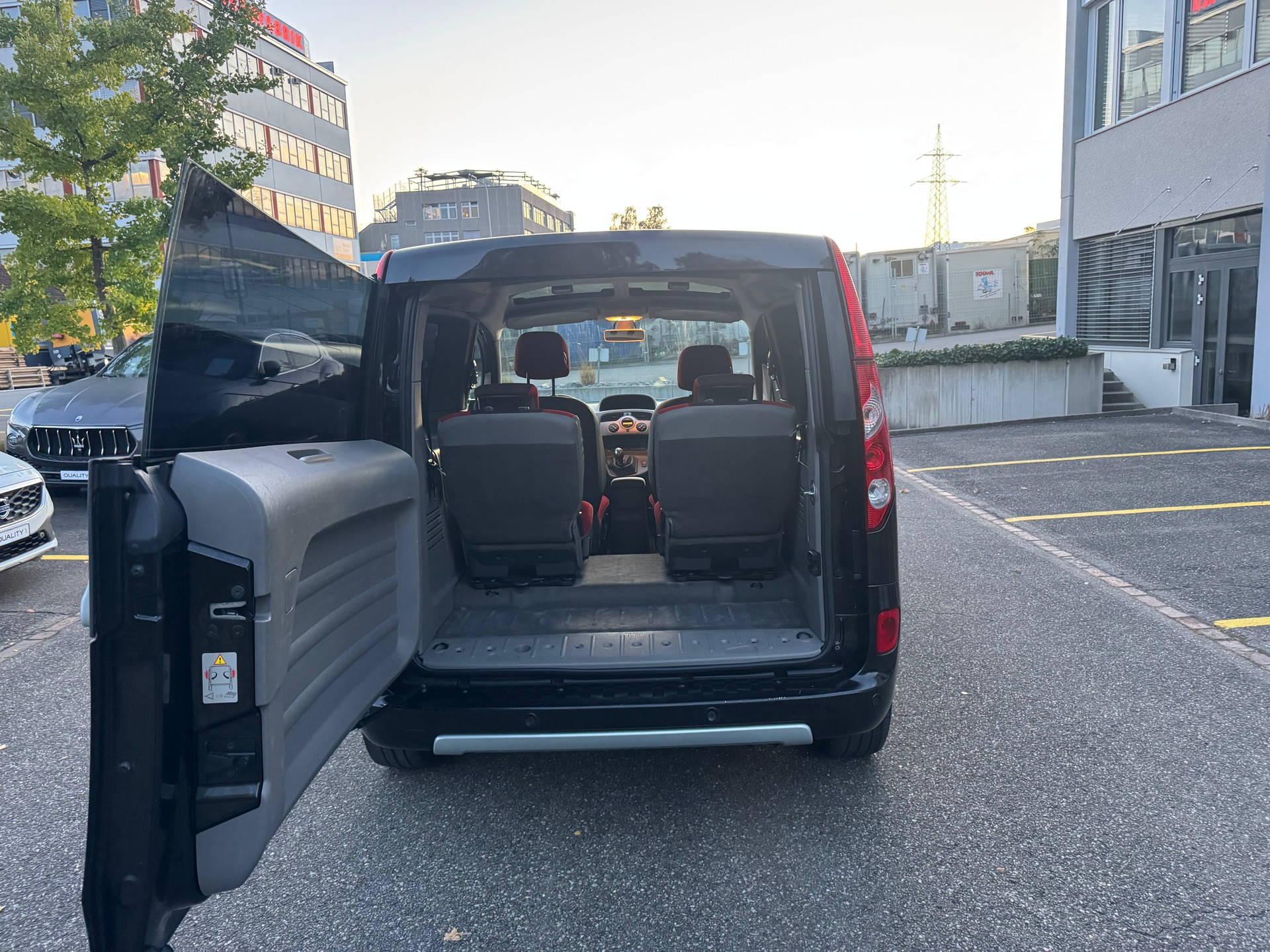 RENAULT Kangoo Be Bop 1.5 dCi-image-6