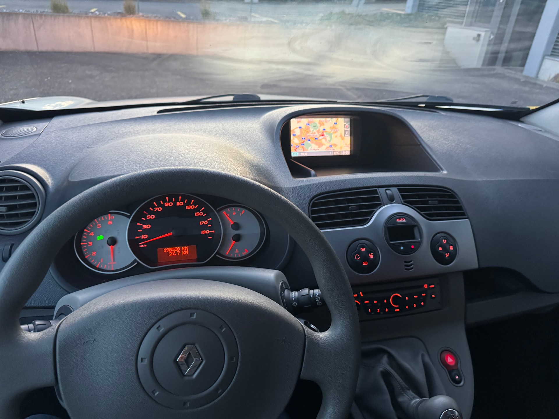 RENAULT Kangoo Be Bop 1.5 dCi-image-7