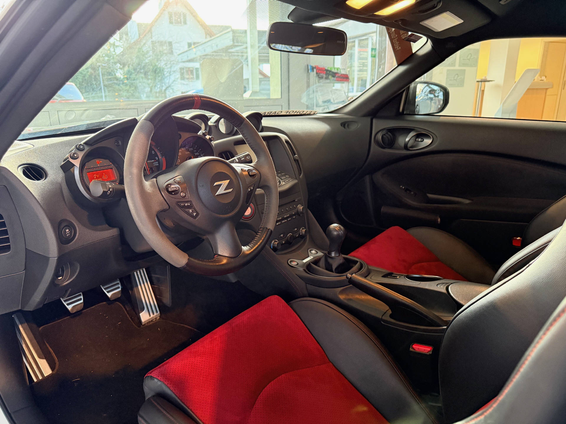 NISSAN 370 Z Coupé 3.7 V6 24V Nismo-image-4