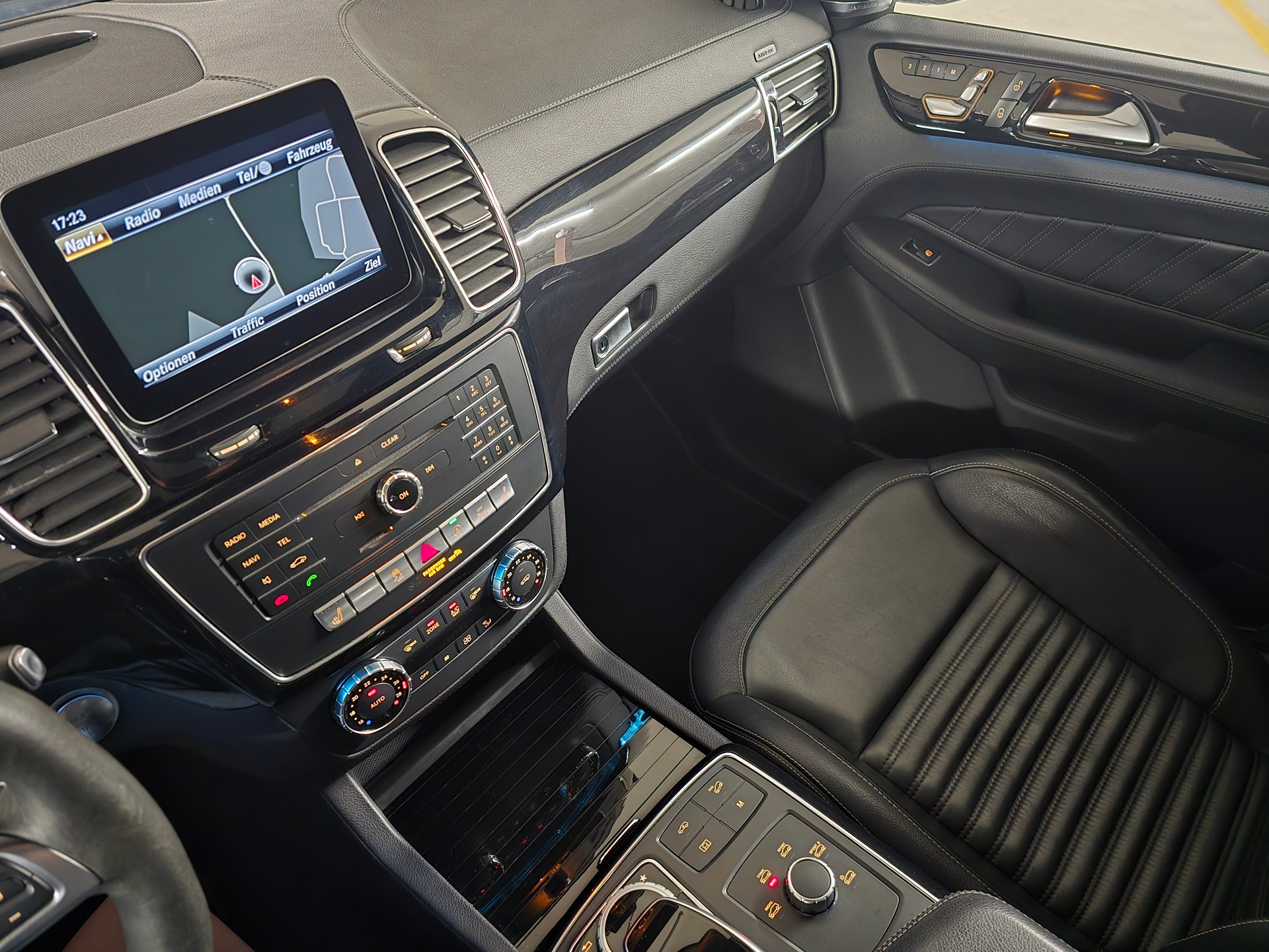 MERCEDES-BENZ GLE 43 AMG Executive 4Matic 9G-Tronic-image-11