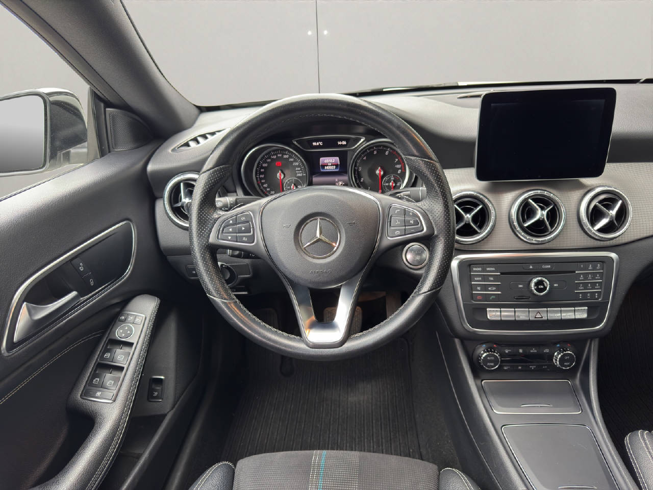 MERCEDES-BENZ CLA 200 Night Star-image-4