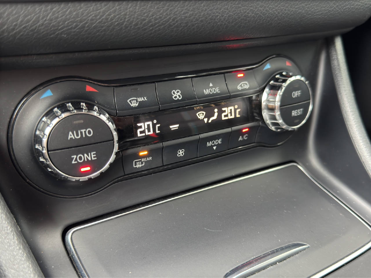 MERCEDES-BENZ CLA 200 Night Star-image-10