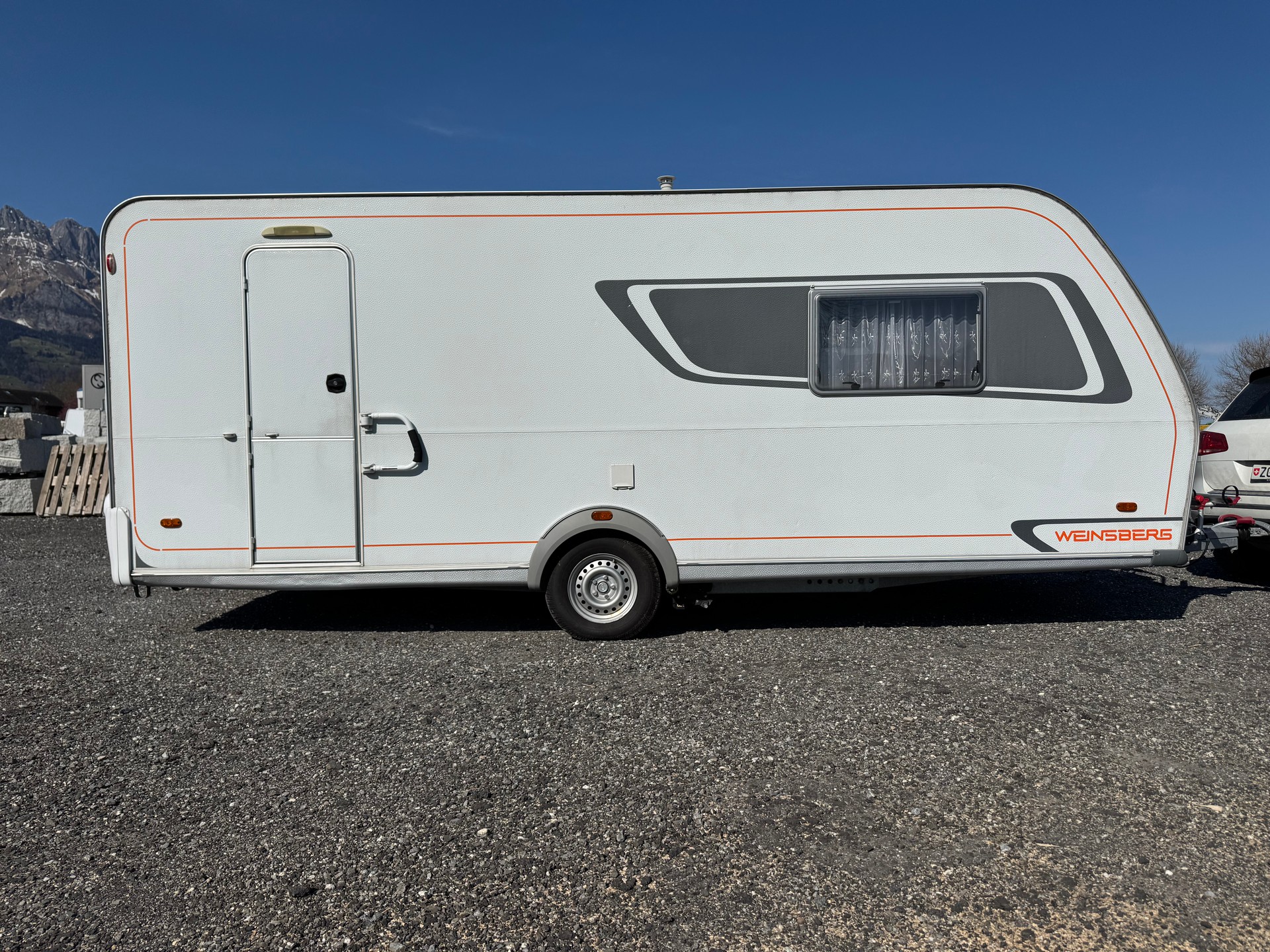 WEINSBERG Cara One 500 - Klima - Queensbett - Mover - Veloträger - Nutzlast 440 kg Leergew. 1060 kg - Standort ist Grabs 9472 !!