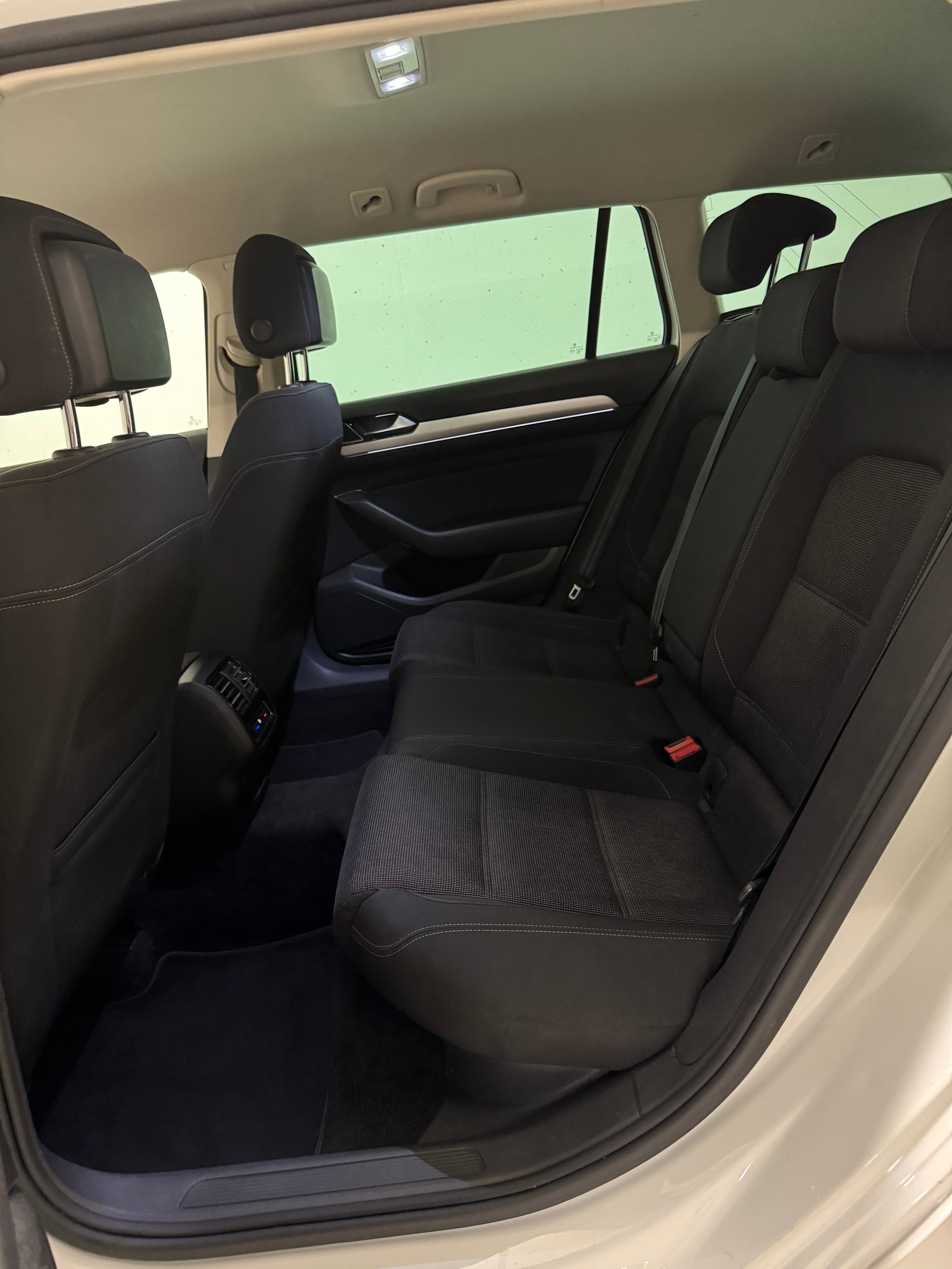 VW Passat Variant 2.0 TDI BMT Comfortline DSG-image-8